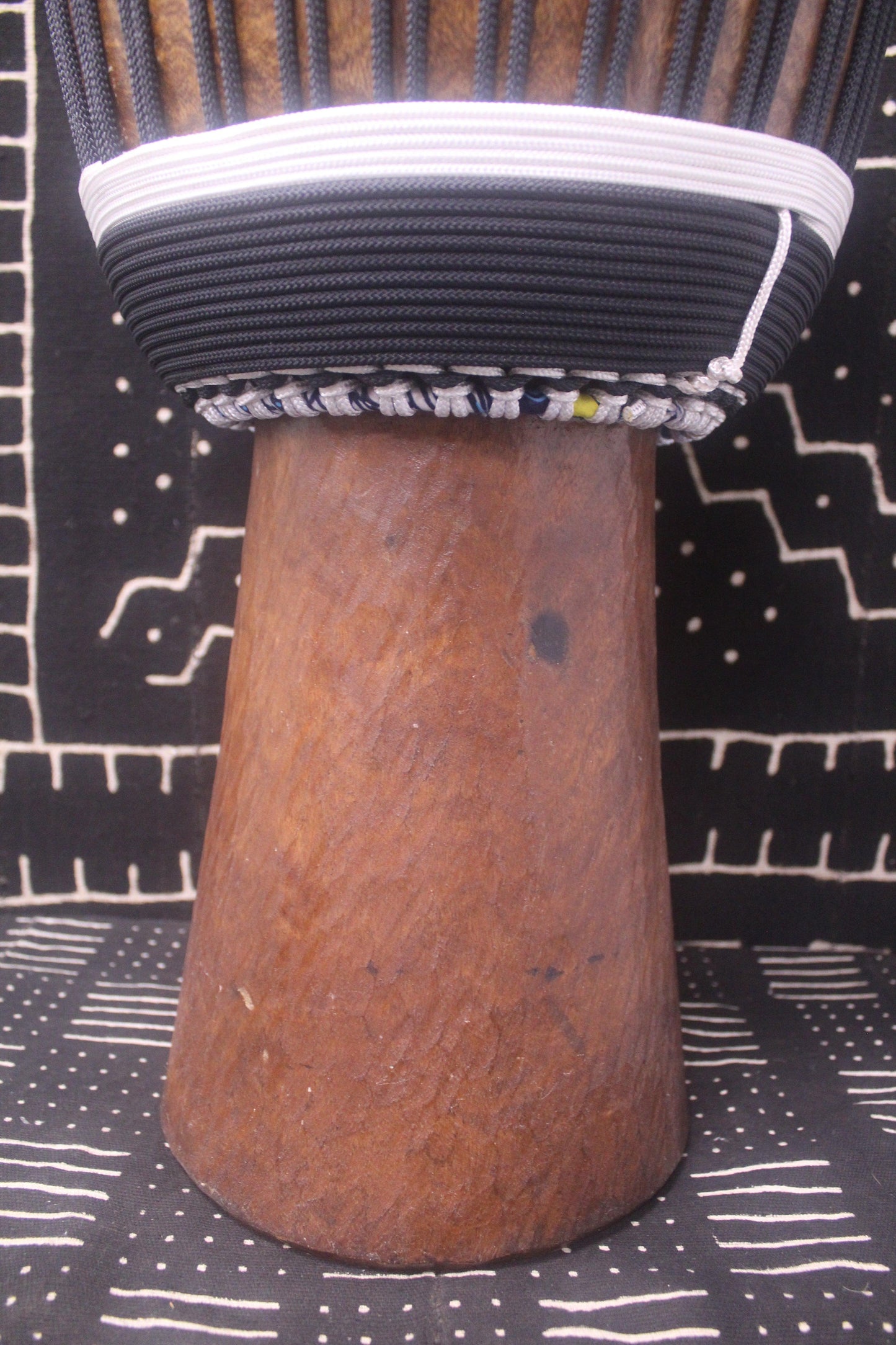 Guéni Djembe - Black - Mali - D 34 cm - H 63.5 cm (Product ID: MS-GU-238-07)
