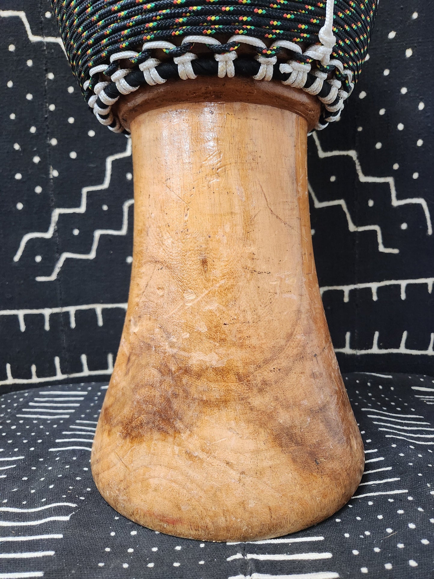 Tweneboa Djembe – Black – Ghana – D 26 cm – H 56 cm (Product ID: LM-24503)