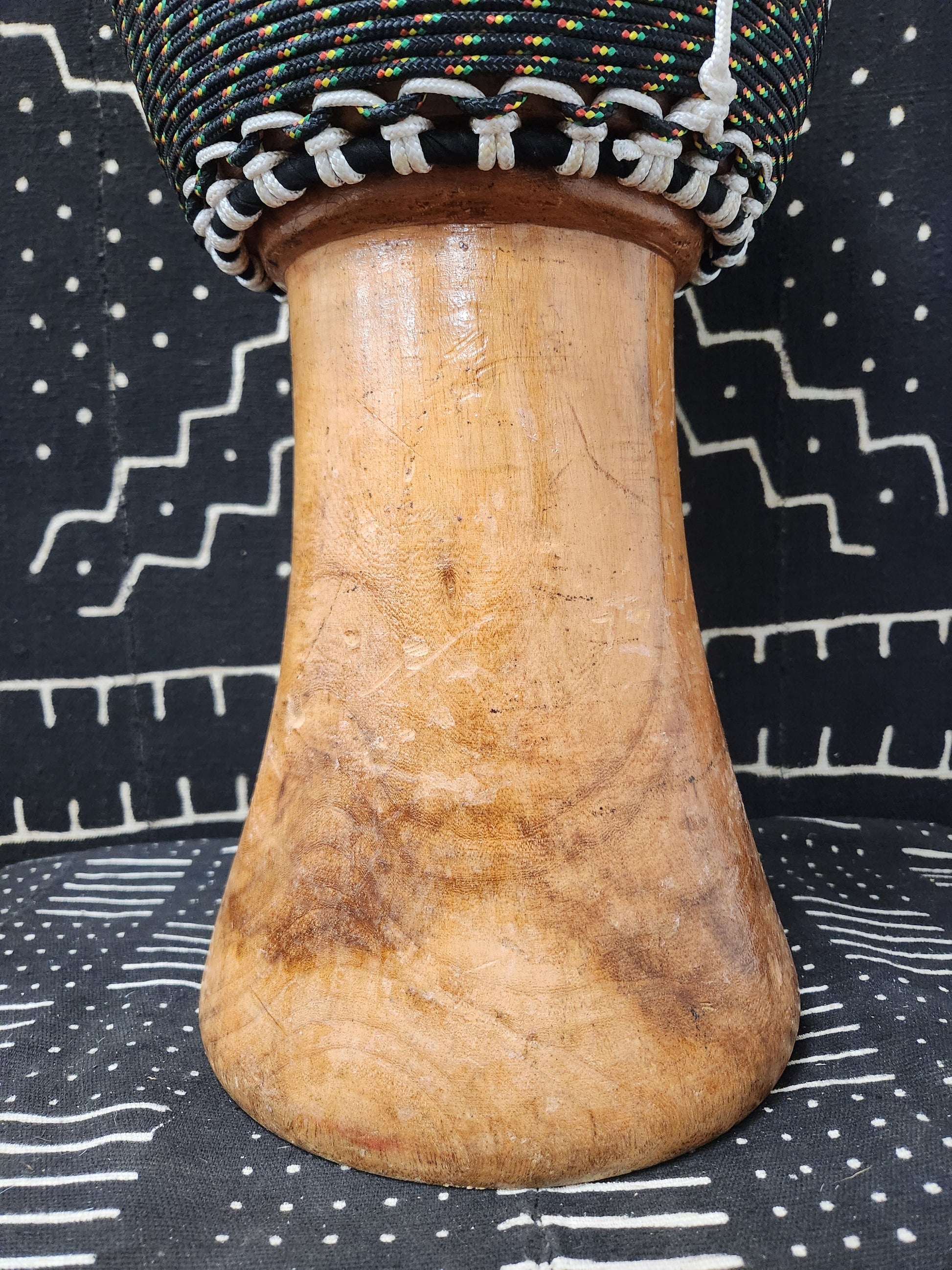 Tweneboa Djembe – Black – Ghana – D 26 cm – H 56 cm (Product ID: LM-24503)