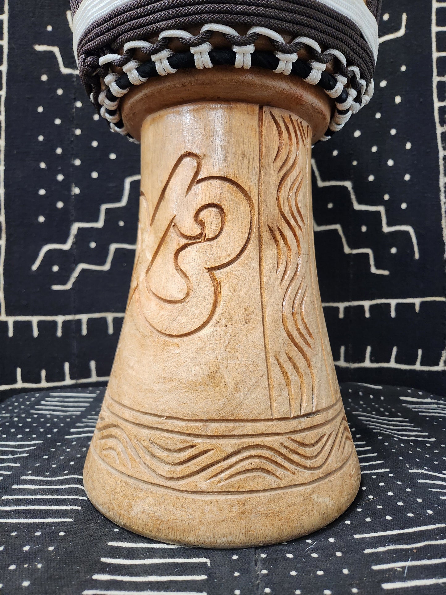 Tweneboa Djembe – Brown – Ghana – D 26 cm – H 56.5 cm (Product ID: LM-24504)