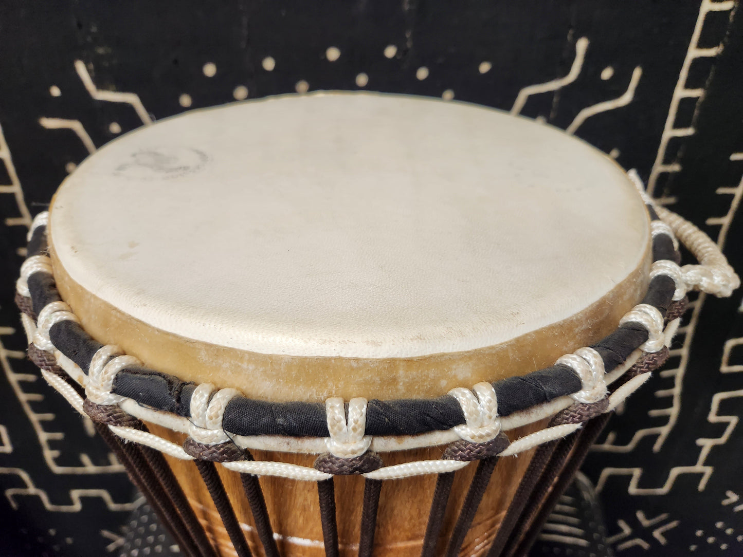 Tweneboa Djembe – Brown – Ghana – D 26 cm – H 56.5 cm (Product ID: LM-24504)