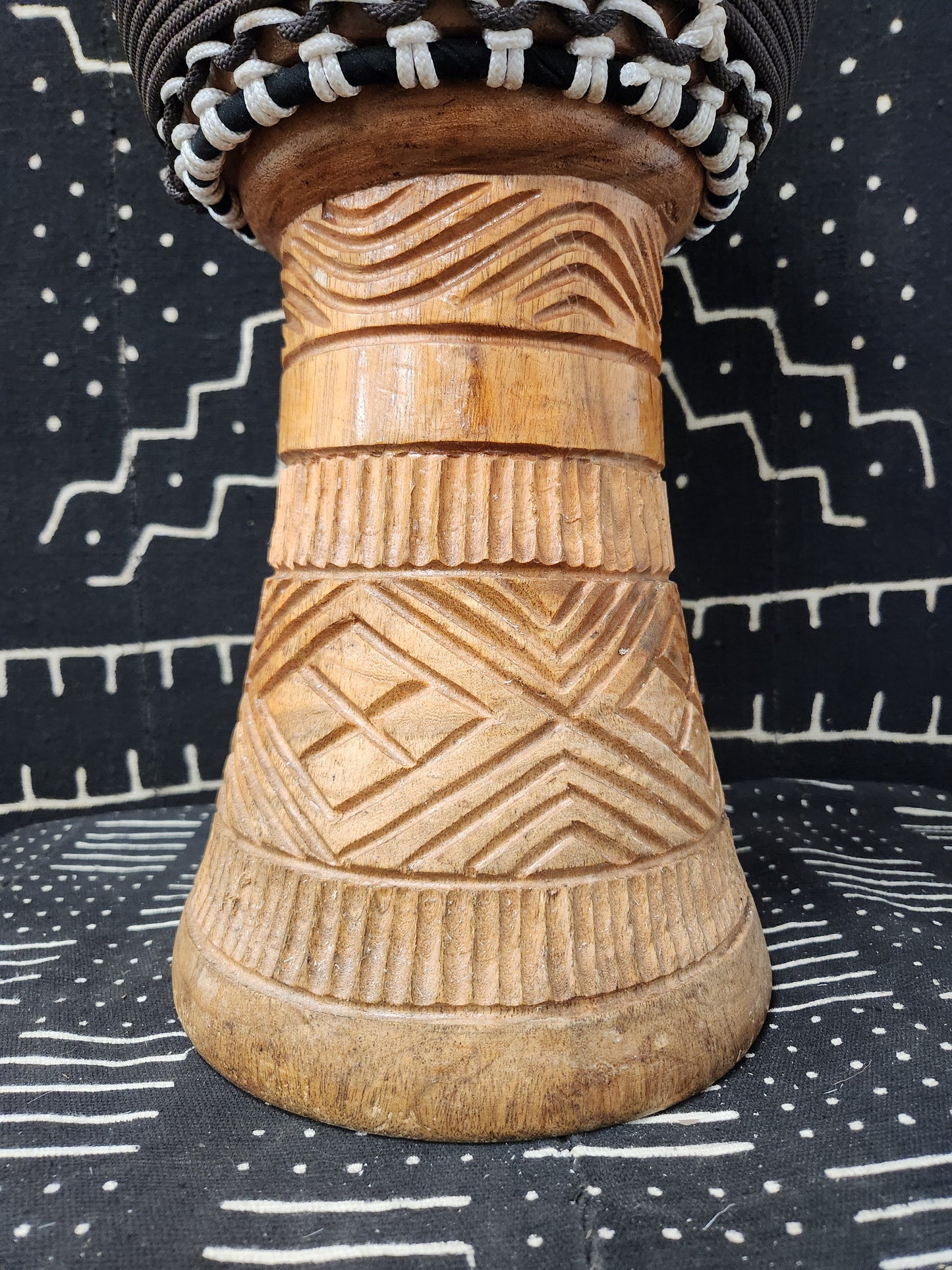 Tweneboa Djembe – Brown – Ghana – D 27 cm – H 55 cm (Product ID: LM-24506)