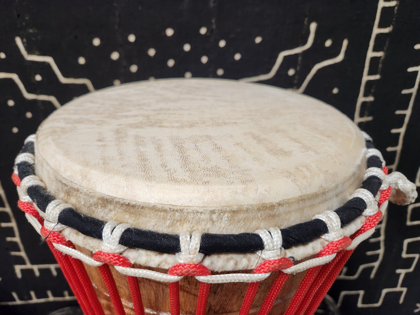 Tweneboa Djembe – Red – Ghana – D 25.5 cm – H 52 cm (Product ID: LM-24501)