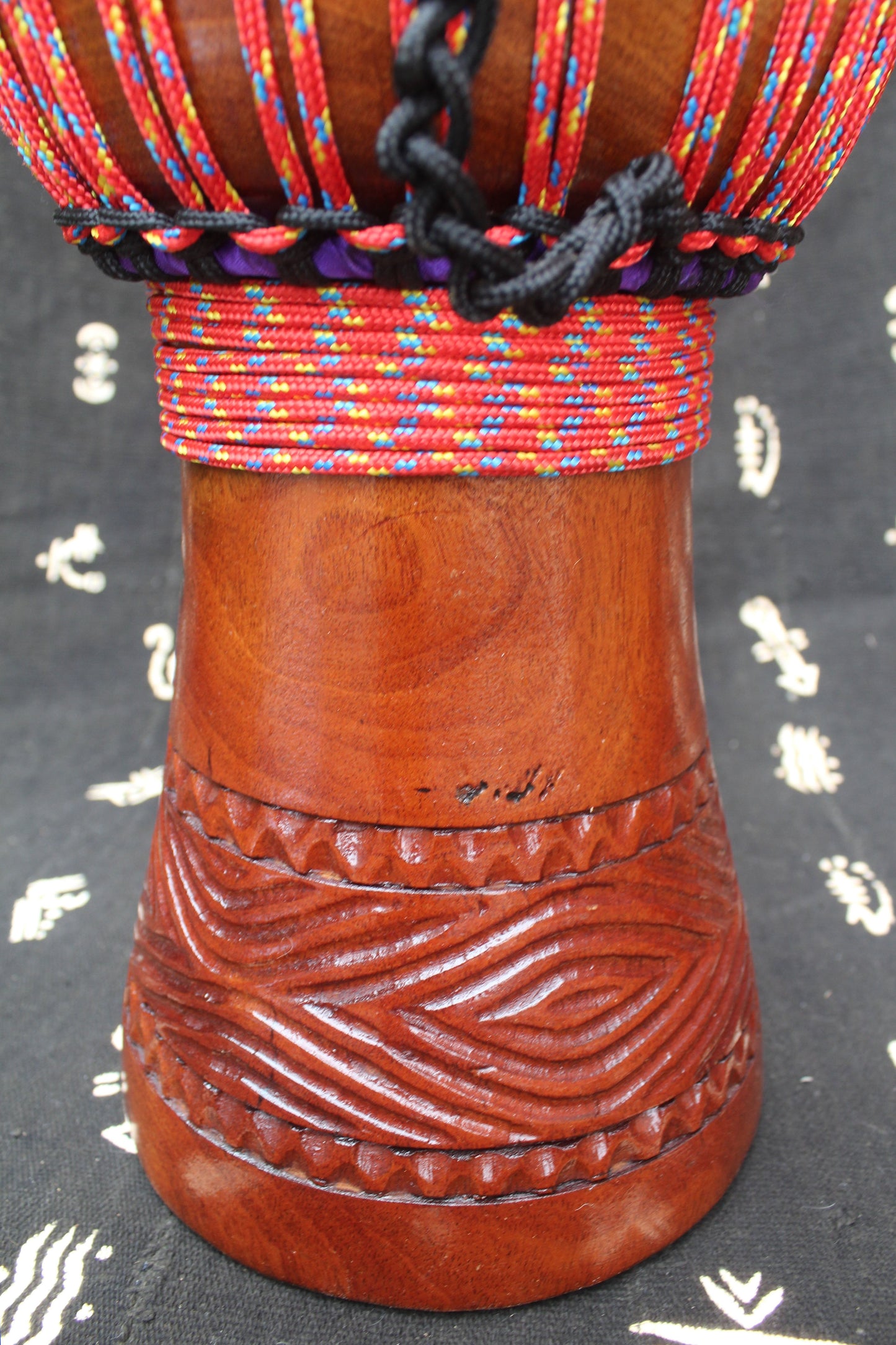 Djala Djembe – Red – Mali – D 28 cm – H 55 cm (Product ID: MM-DJ-189-07)