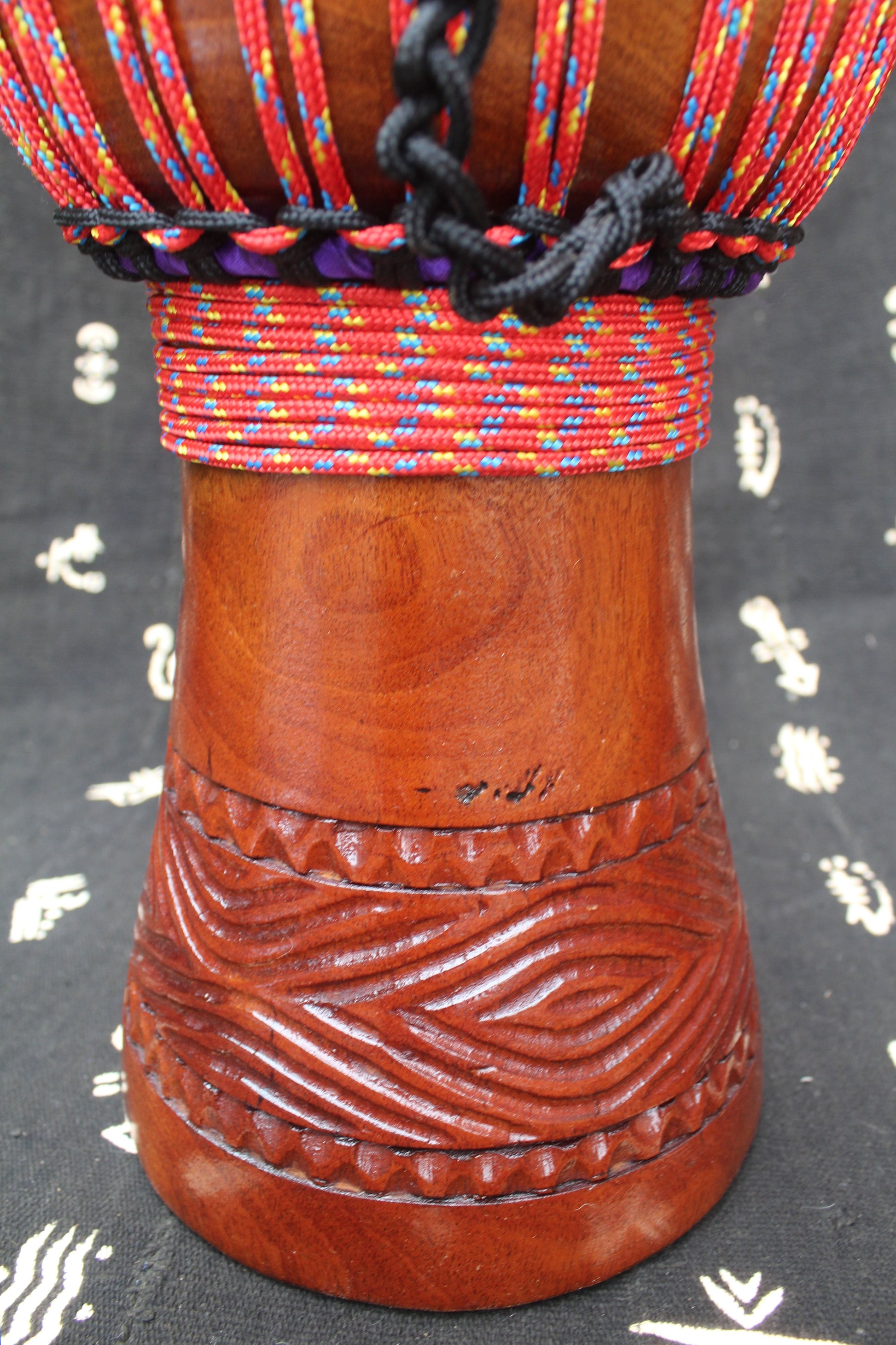 Djala Djembe – Red – Mali – D 28 cm – H 55 cm (Product ID: MM-DJ-189-07)