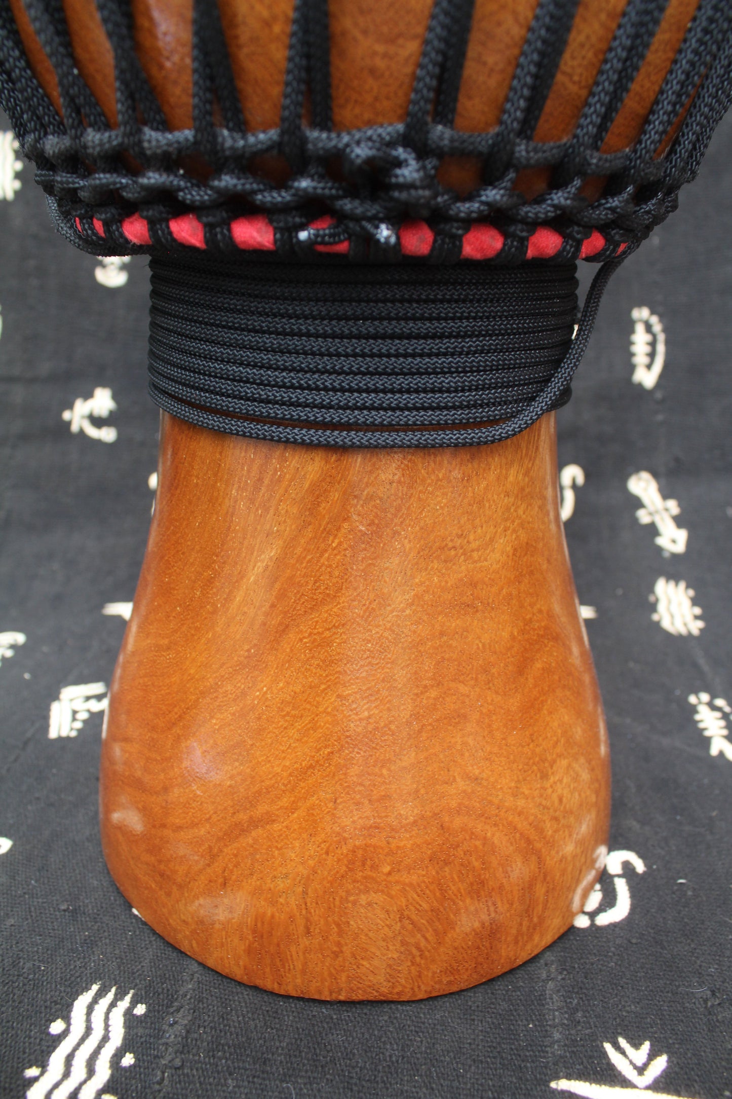 Dugura Djembe – Black – Mali – D 29 cm – H 55 cm (Product ID: MM-DU-189-12)