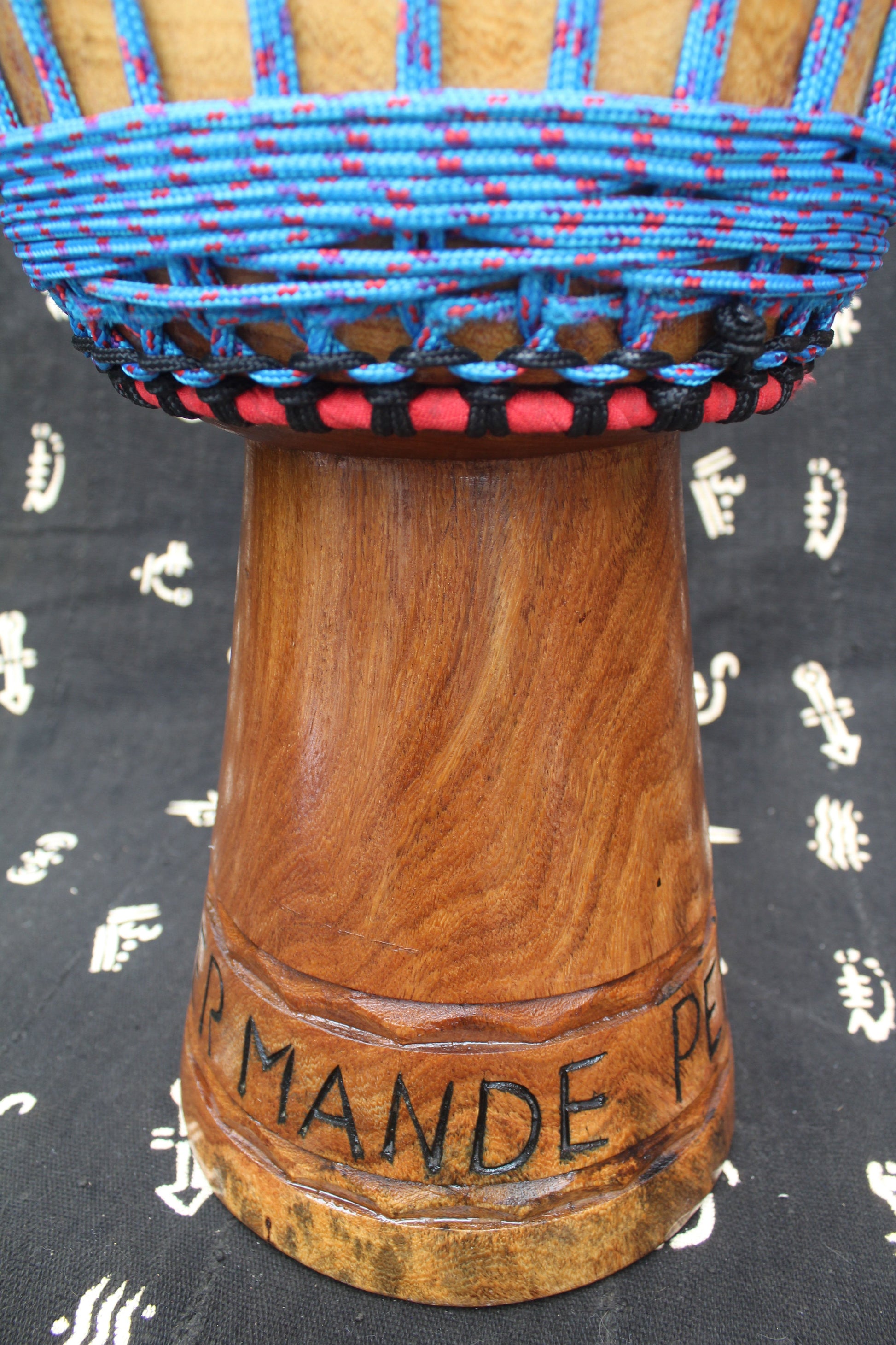 Dugura Djembe – Blue – Mali – D 30 cm – H 54 cm (MM-DU-189-14)
