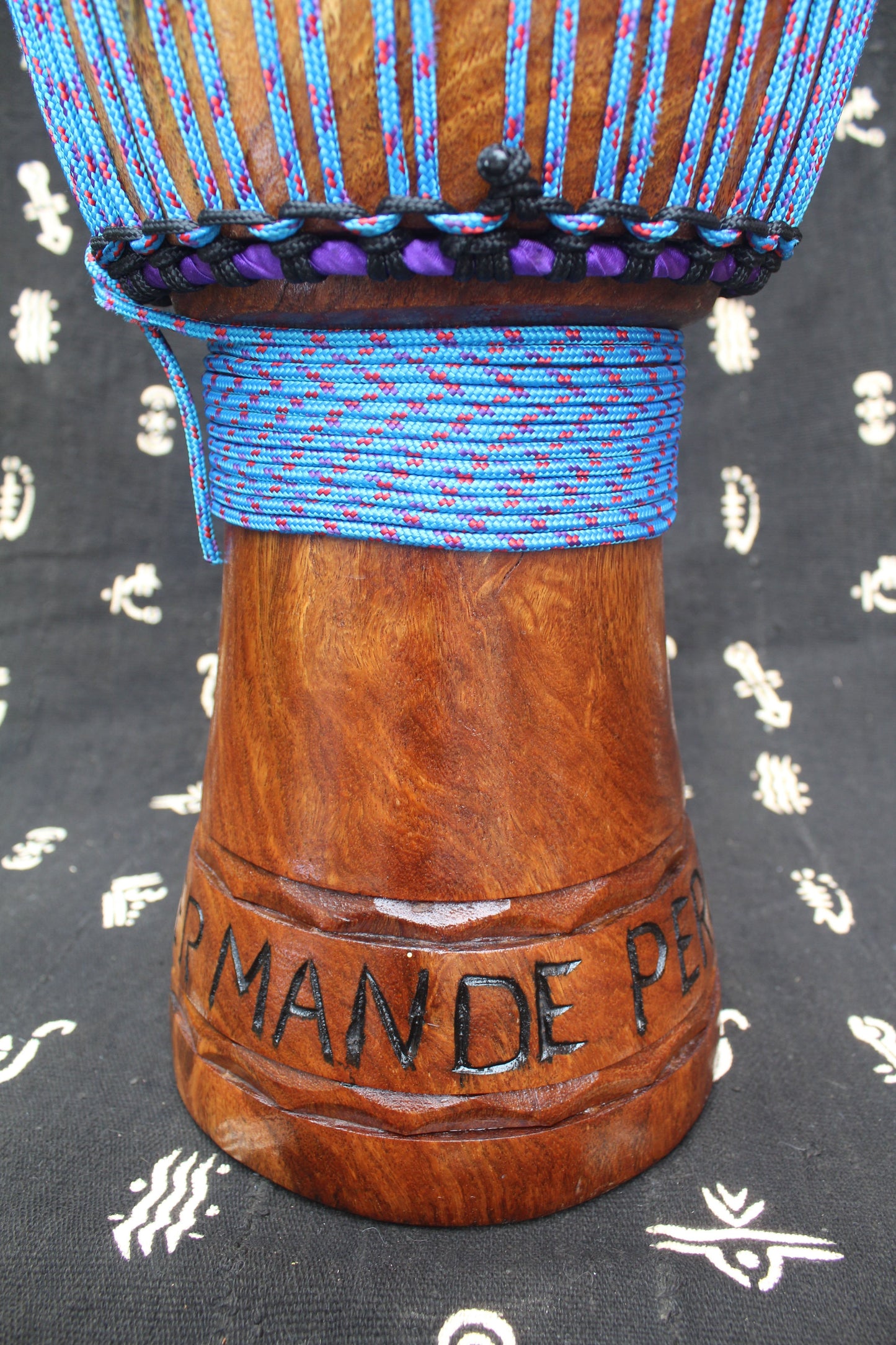 Dugura Djembe – Blue – Mali – D 30 cm – H 58 cm (Product ID: MM-DU-189-03)