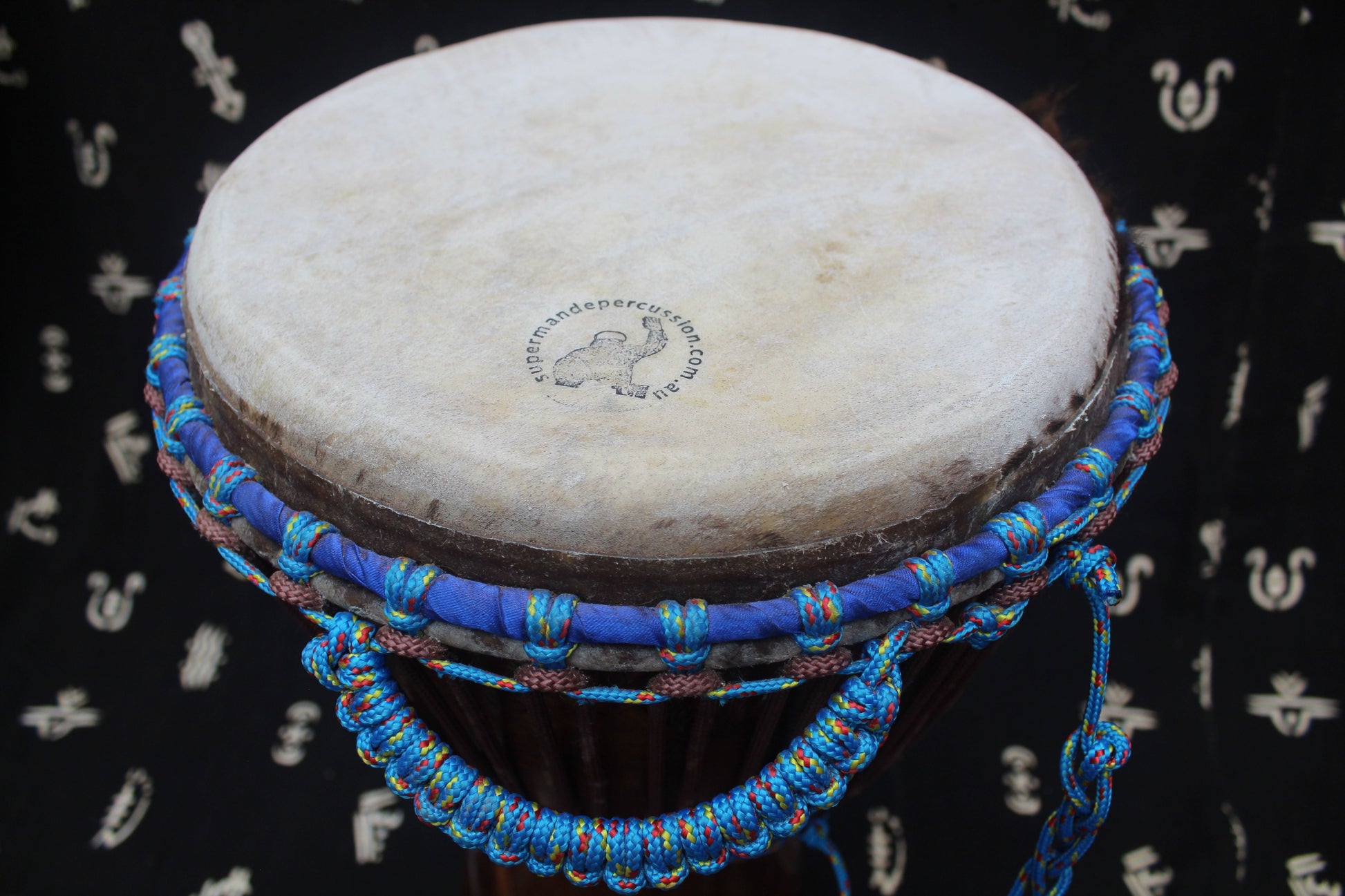 Dugura Djembe – Brown – Mali – D 30 cm – H 56 cm (Product ID: MM-DU-189-04)