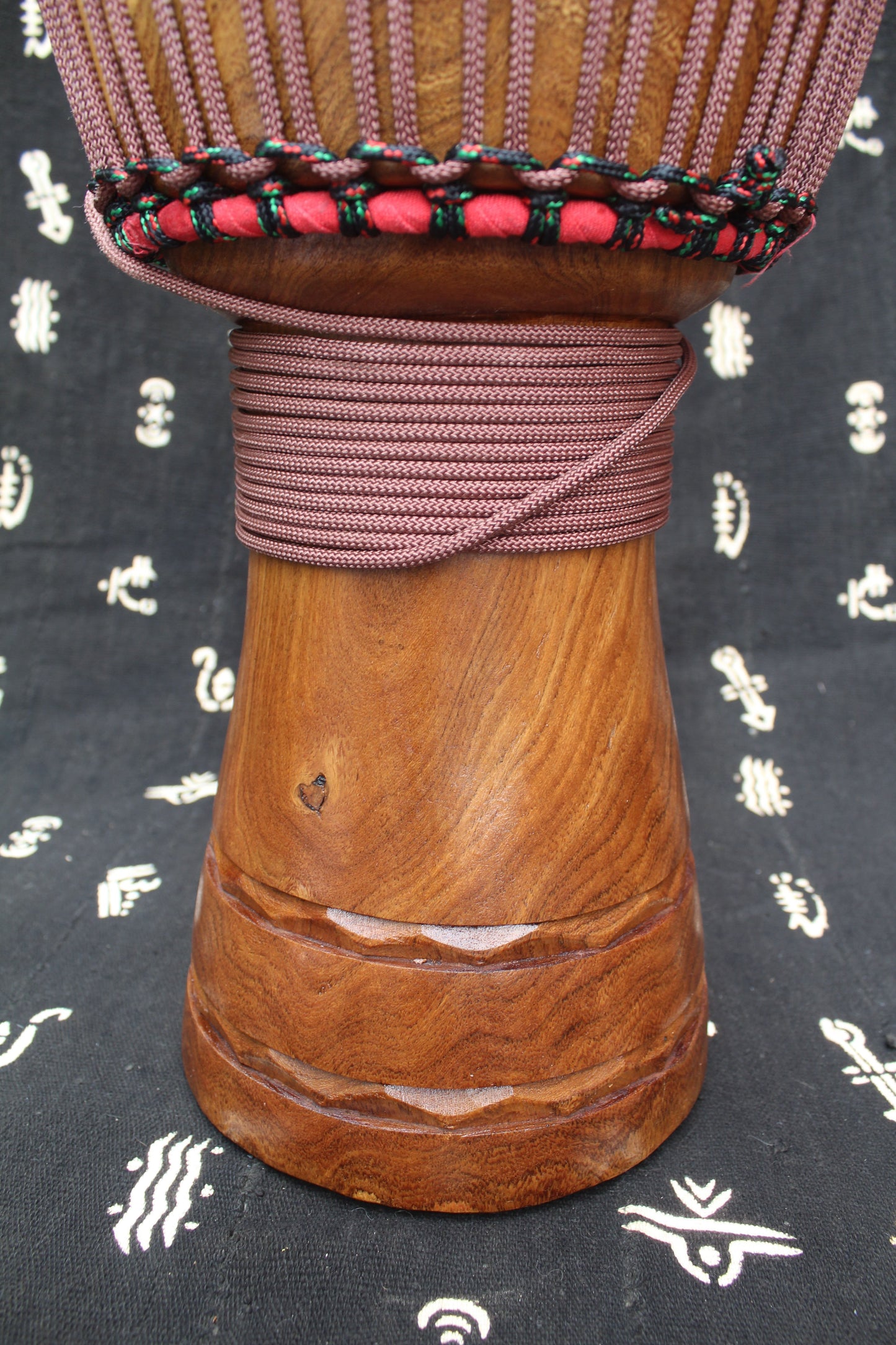 Dugura Djembe – Brown – Mali – D 30 cm – H 59 cm (Product ID: MM-DU-189-02)