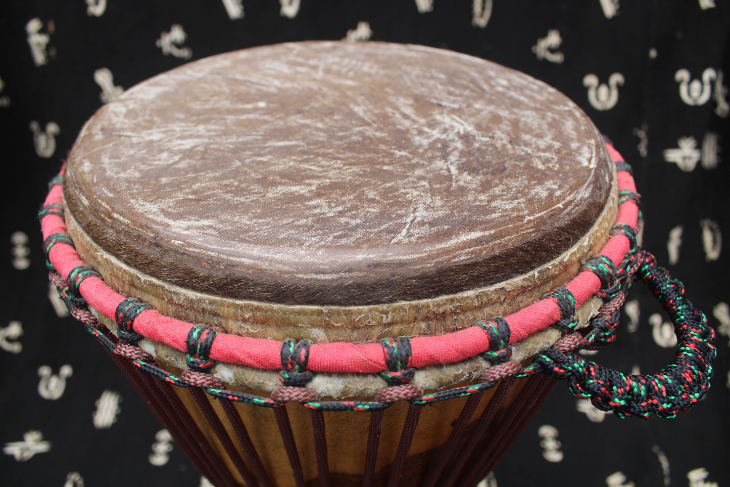 Dugura Djembe – Brown – Mali – D 30 cm – H 59 cm (Product ID: MM-DU-189-02)