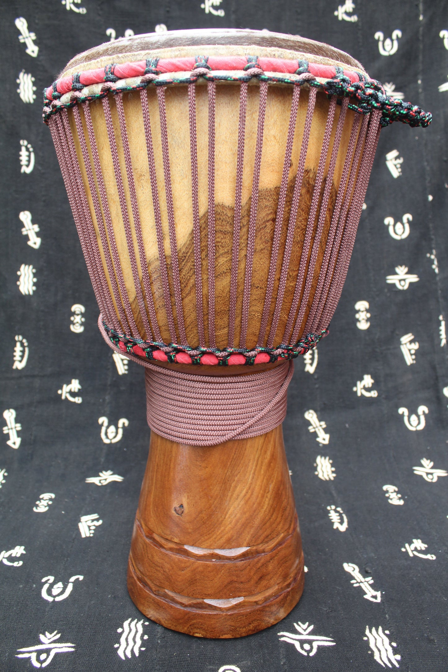 Dugura Djembe – Brown – Mali – D 30 cm – H 59 cm (Product ID: MM-DU-189-02)