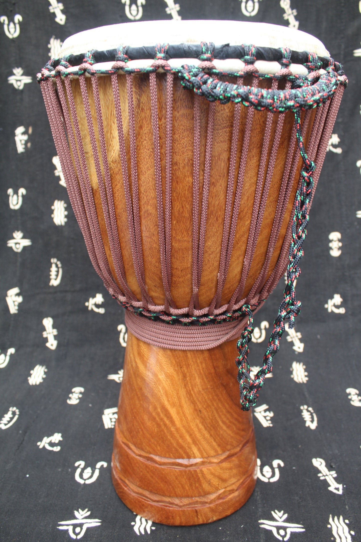Dugura Djembe – Brown – Mali – D 30 cm – H 60 cm (Product ID: MM-DU-189-06)