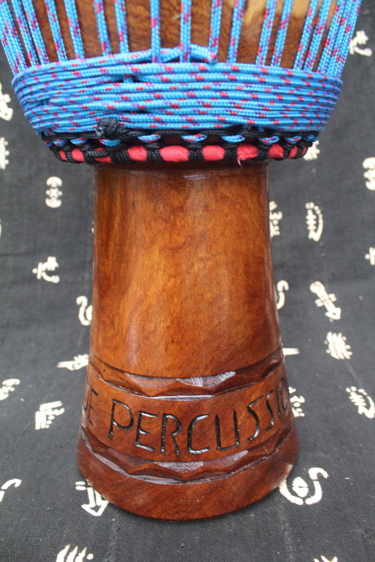Guéni Djembe – Blue – Mali – D 28 cm – H 55 cm (Product ID: MM-GU-189-10)