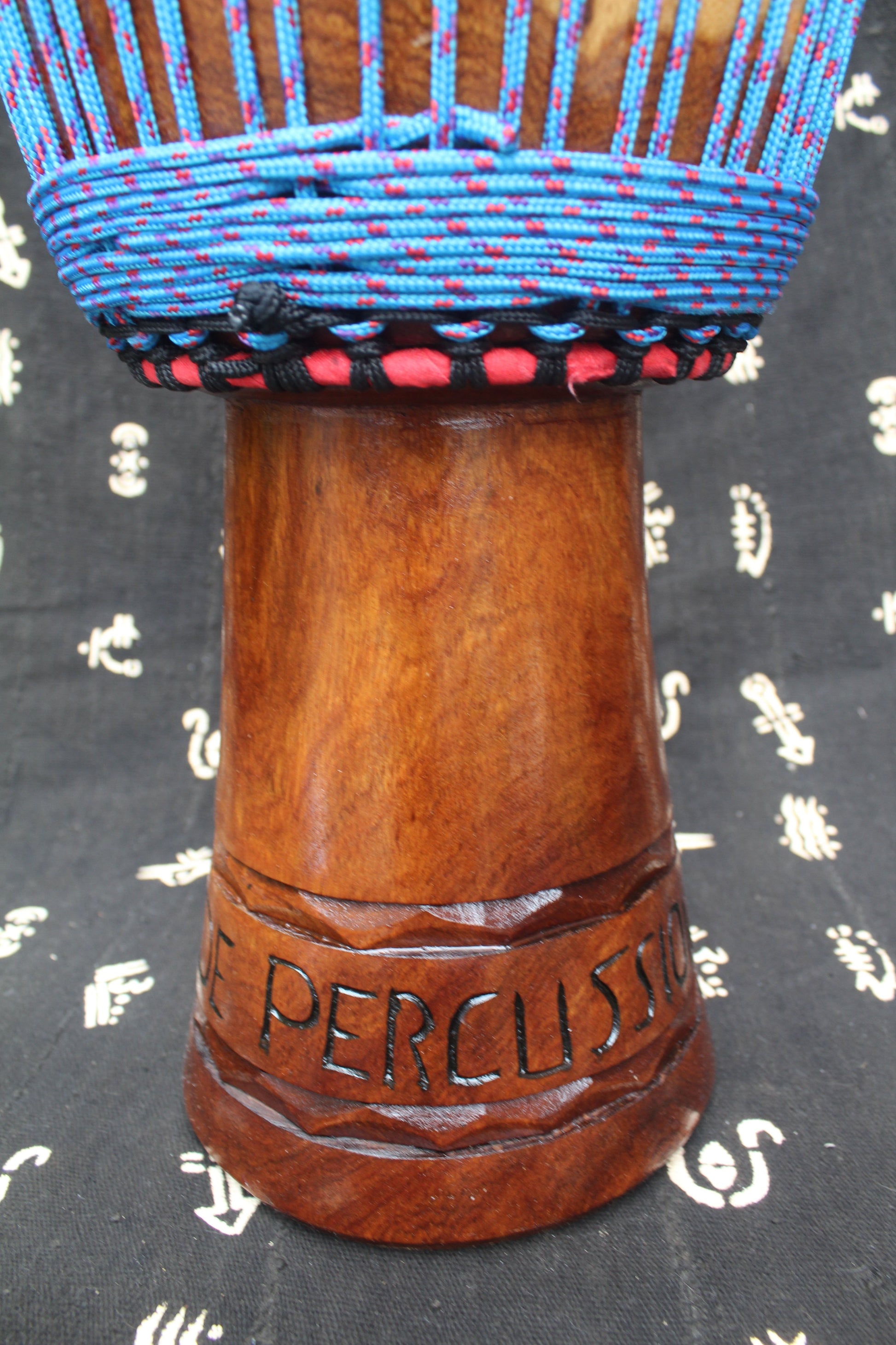 Guéni Djembe – Blue – Mali – D 28 cm – H 55 cm (Product ID: MM-GU-189-10)
