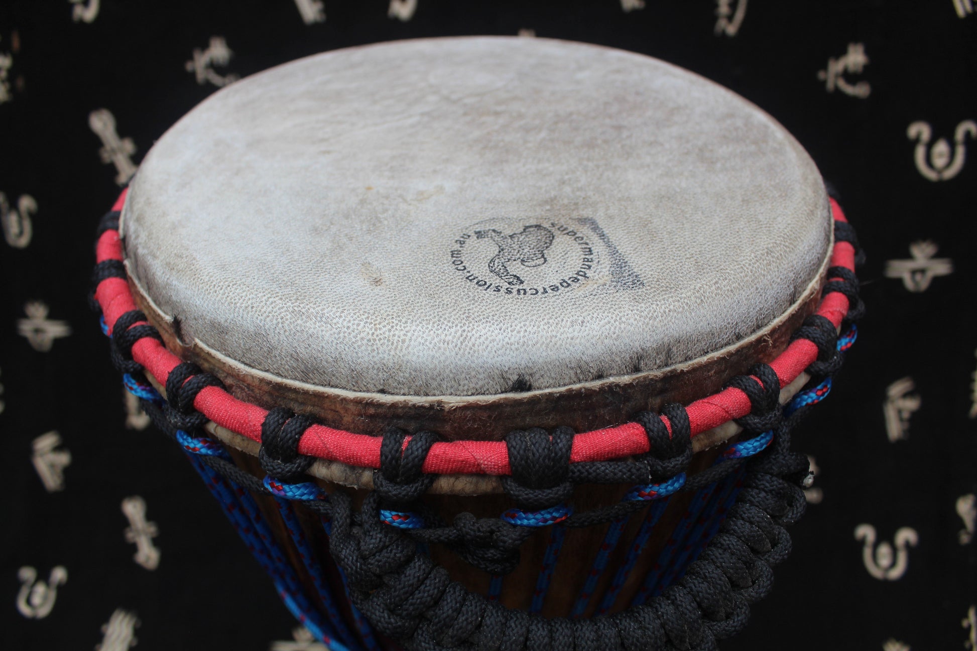 Guéni Djembe – Blue – Mali – D 28 cm – H 55 cm (Product ID: MM-GU-189-10)