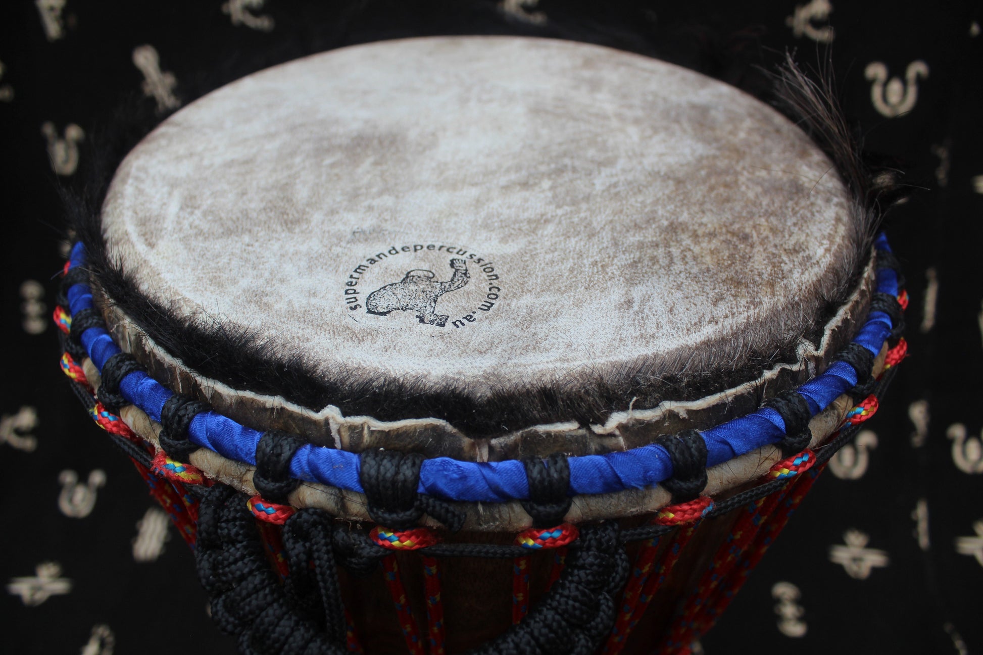 Guéni Djembe – Red – Mali – D 29 cm – H 55 cm (Product ID: MM-GU-189-13)