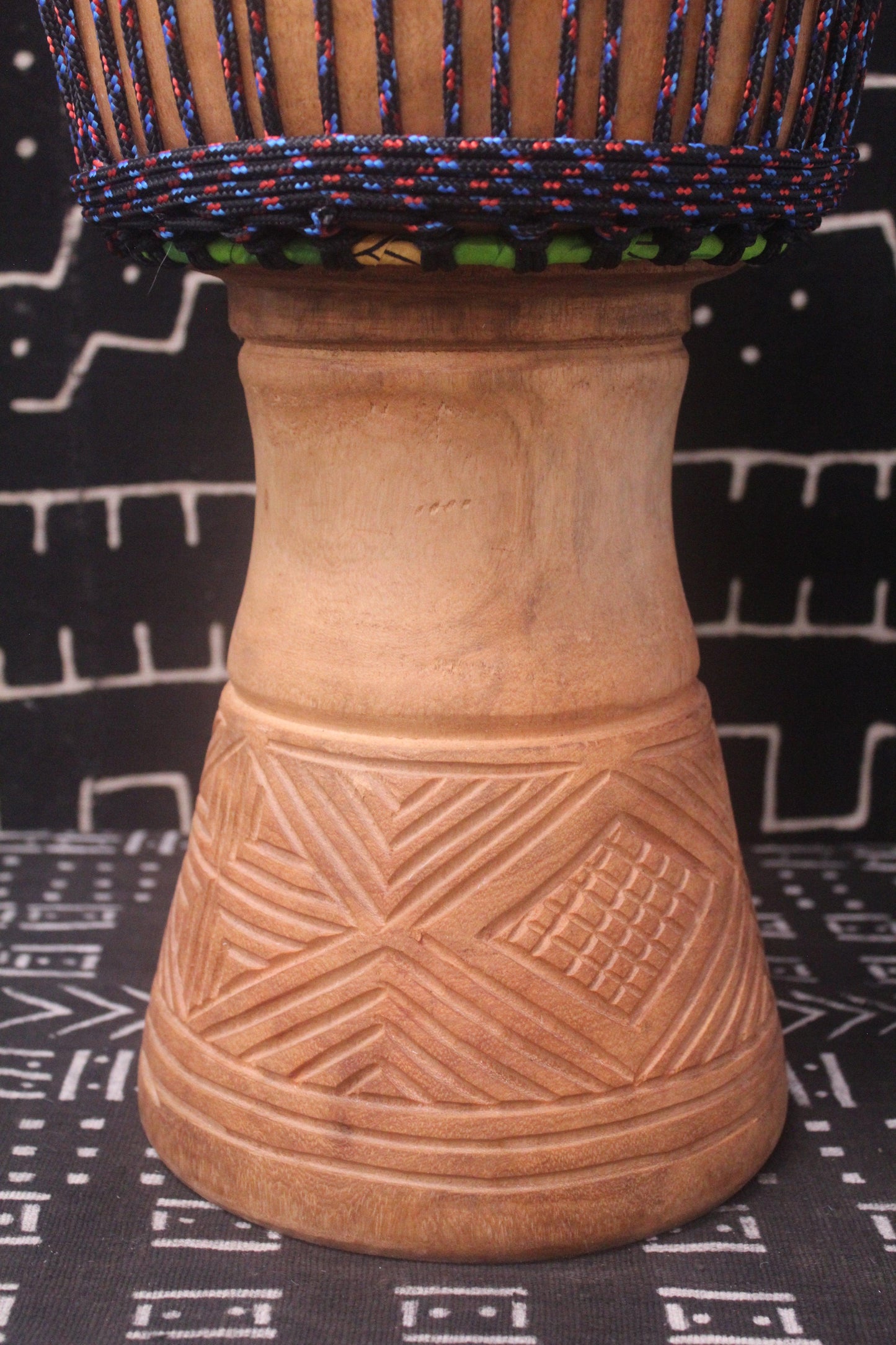 Tweneboa Djembe – Black – Ghana – D 27.5 cm – H 57.5 cm (Product ID: LM-22905)