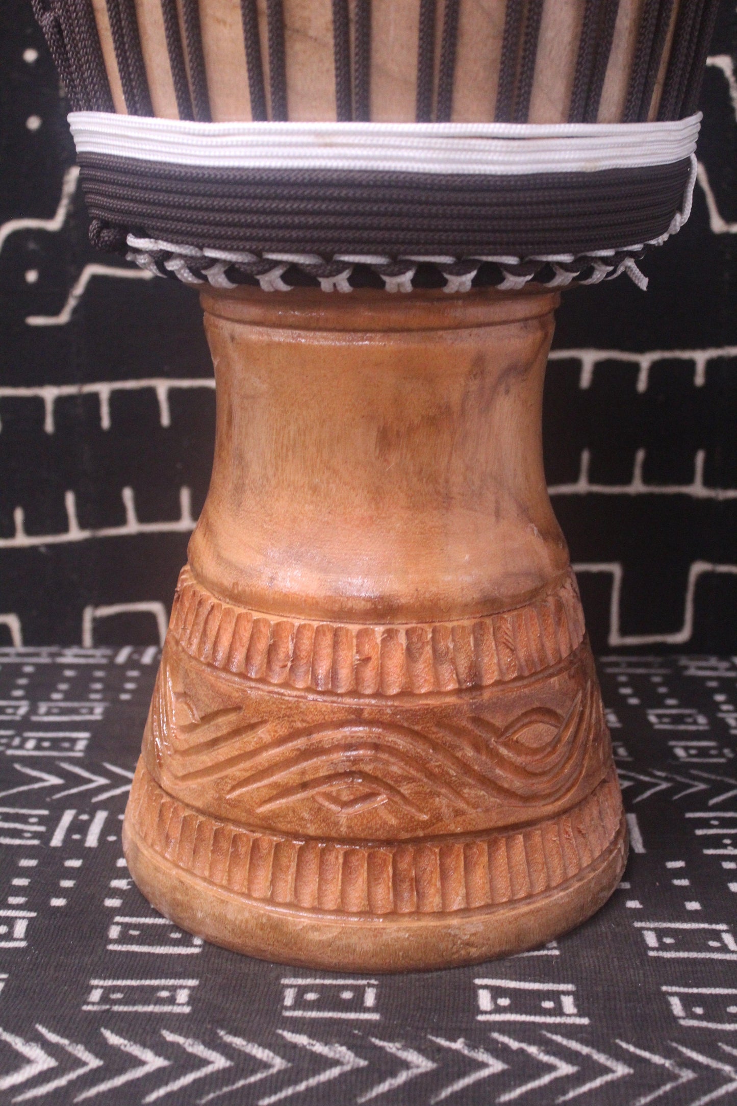 Tweneboa Djembe – Brown – Ghana – D 28 cm – H 54.5 cm (Product ID: LM-22902)