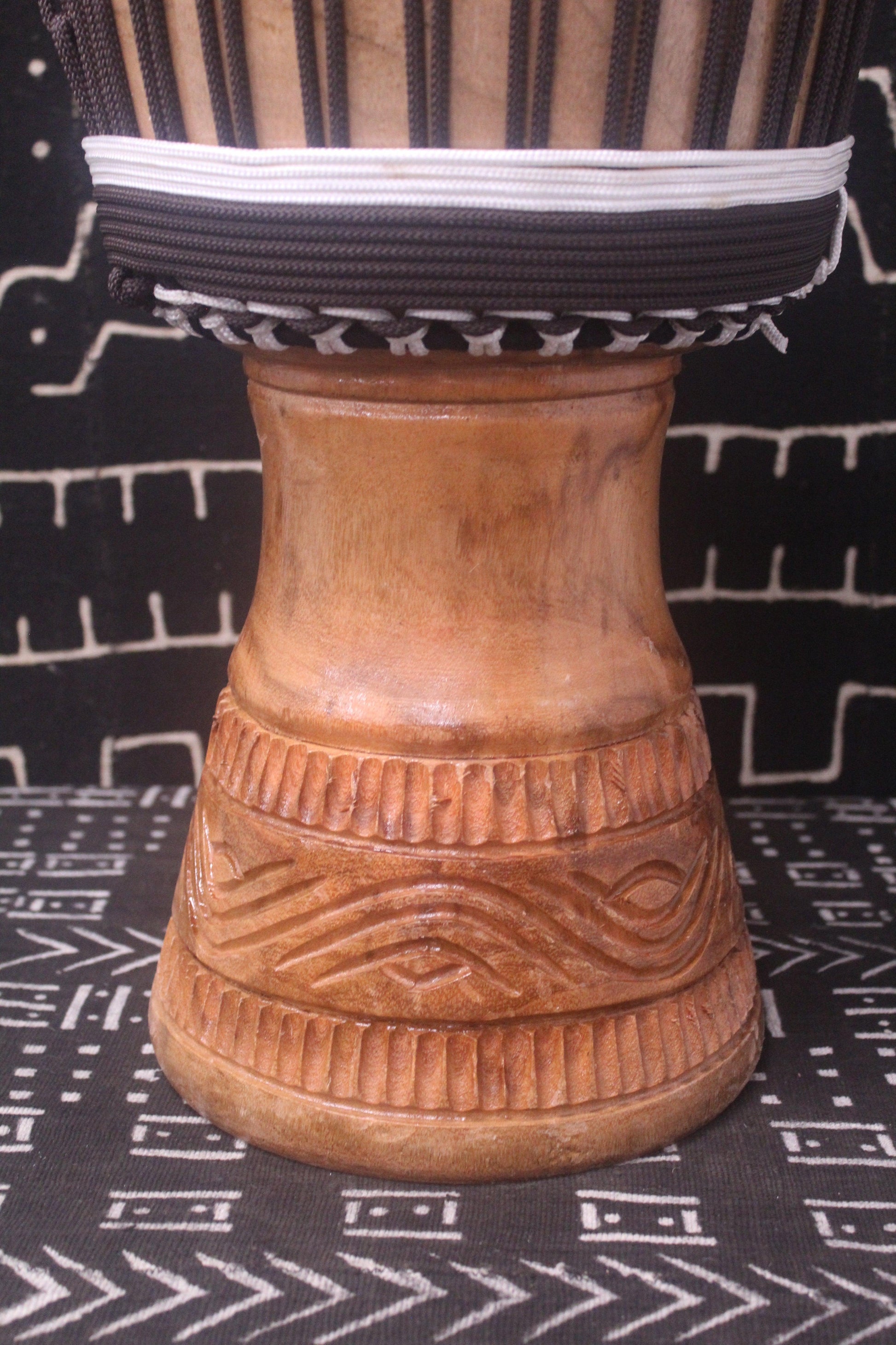 Tweneboa Djembe – Brown – Ghana – D 28 cm – H 54.5 cm (Product ID: LM-22902)