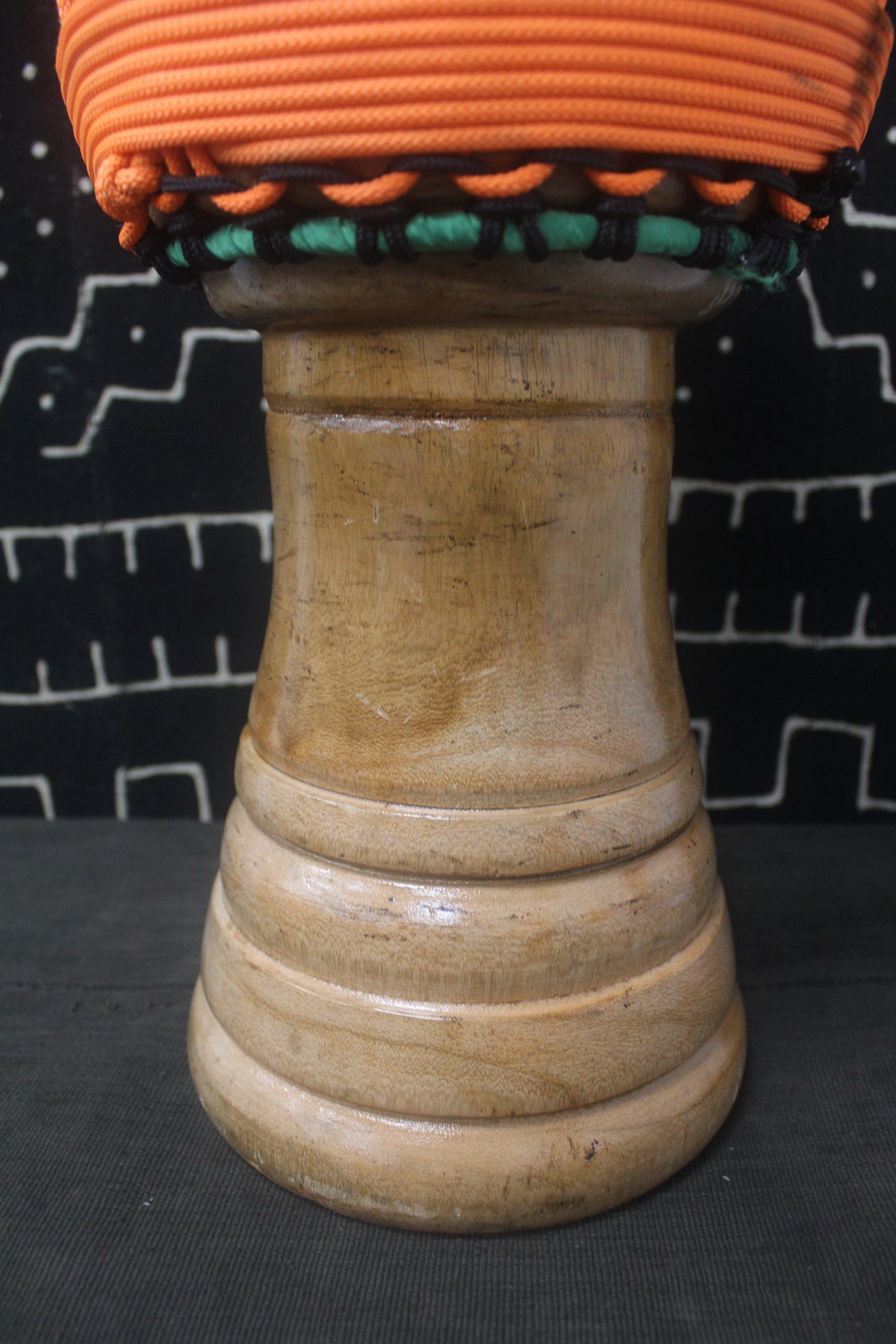 Tweneboa Djembe – Orange – Ghana – D 24 cm – H 52 cm (Product ID: LM-21806)