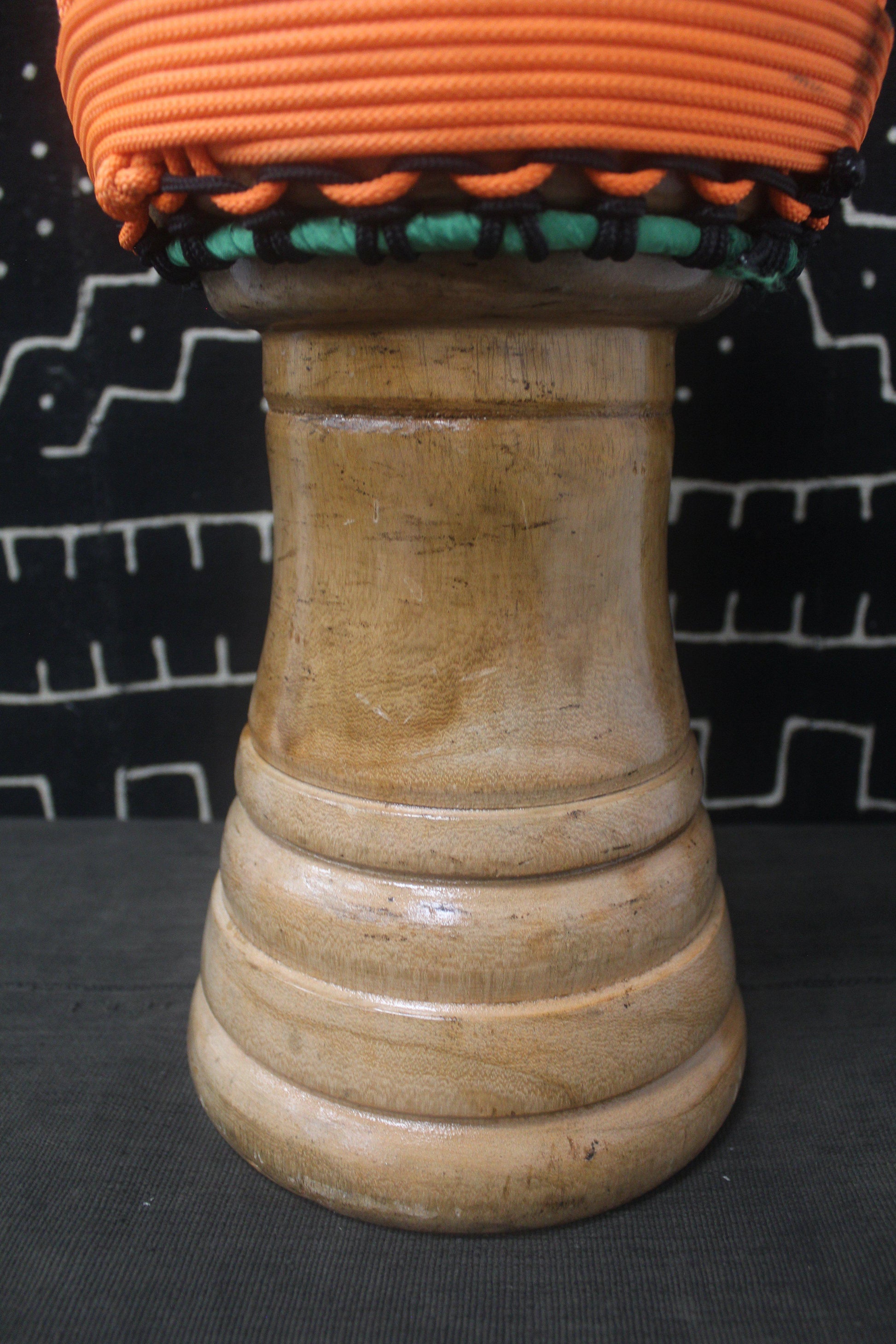Tweneboa Djembe – Orange – Ghana – D 24 cm – H 52 cm (Product ID: LM-21806)
