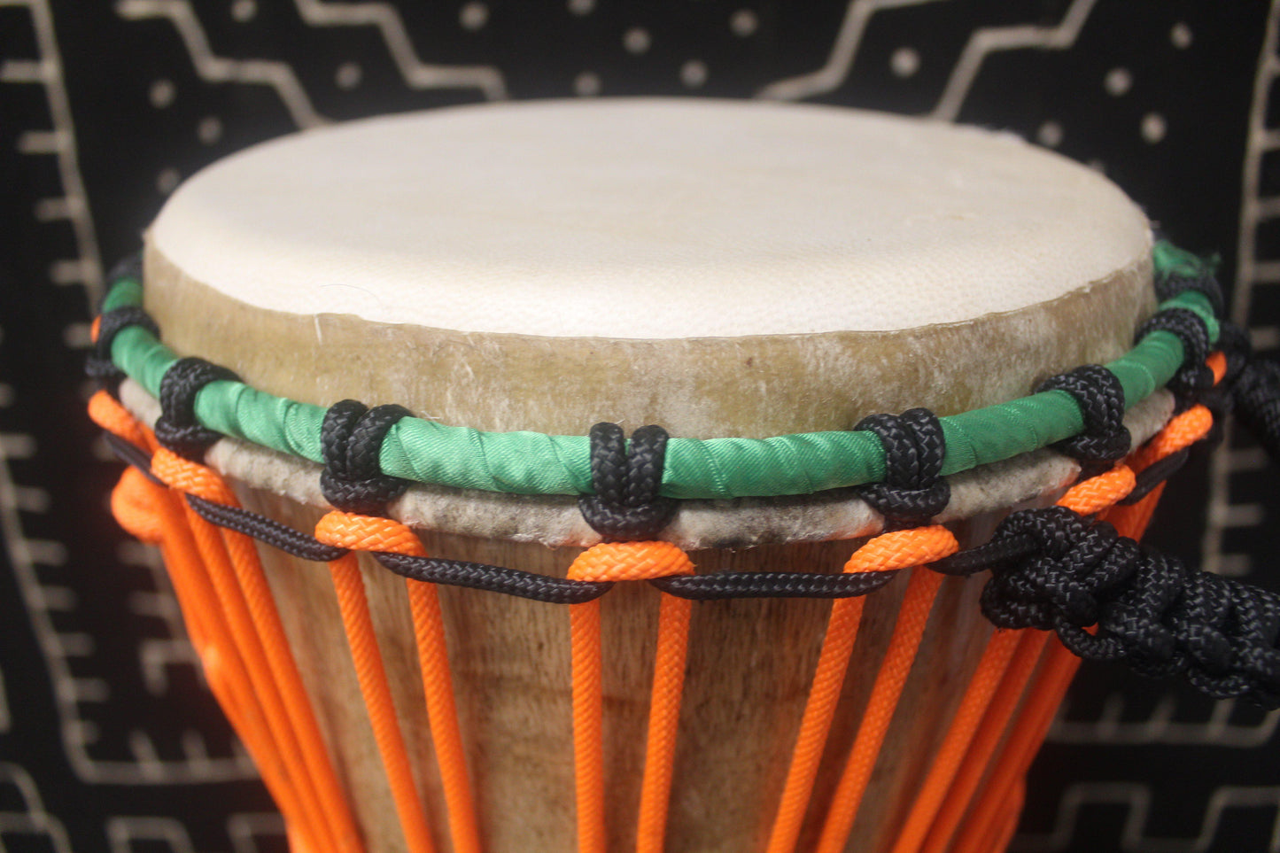 Tweneboa Djembe – Orange – Ghana – D 24 cm – H 52 cm (Product ID: LM-21806)