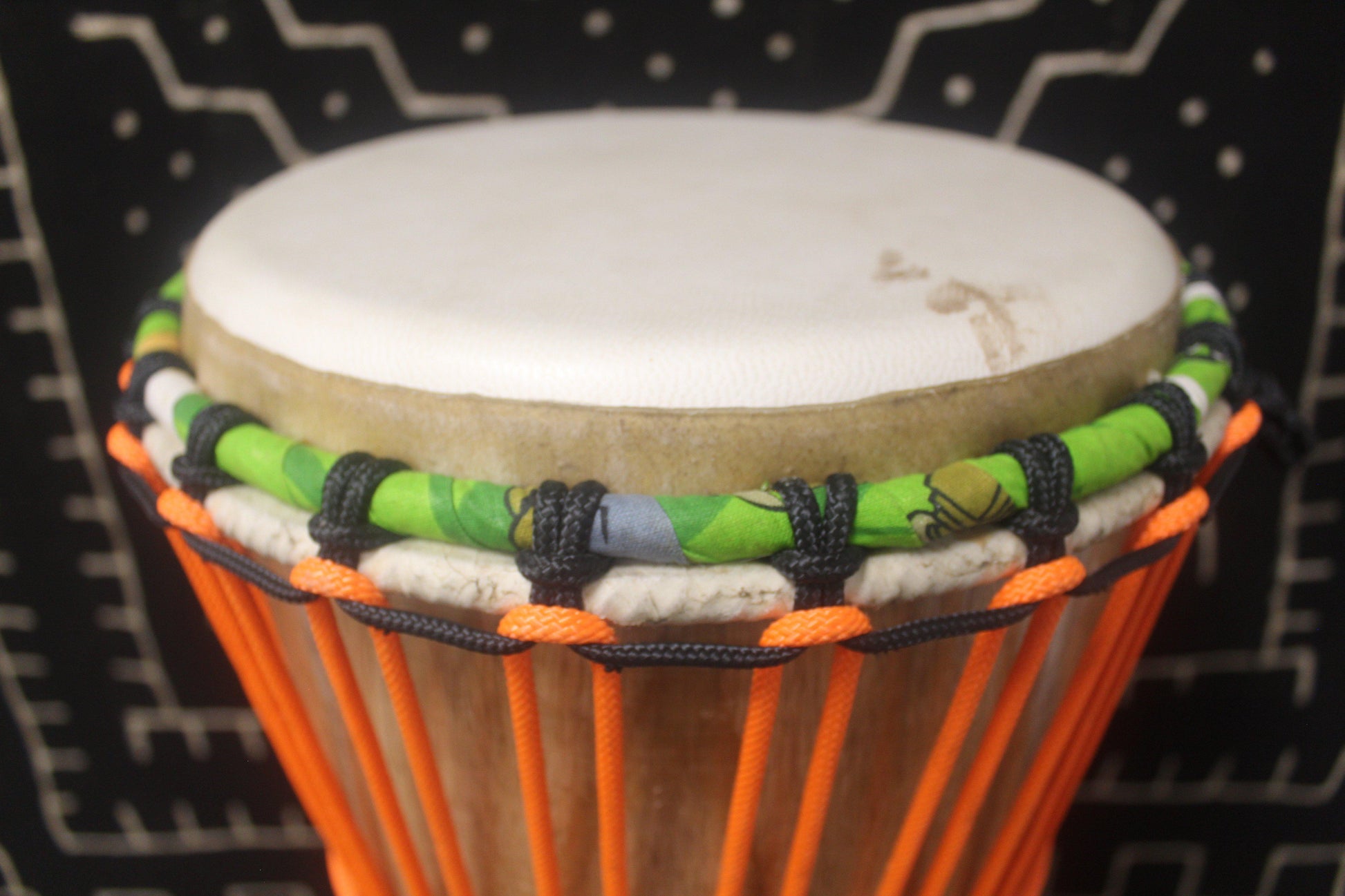 Tweneboa Djembe – Orange – Ghana – D 24.5 cm – H 53 cm (Product ID: LM-21814)