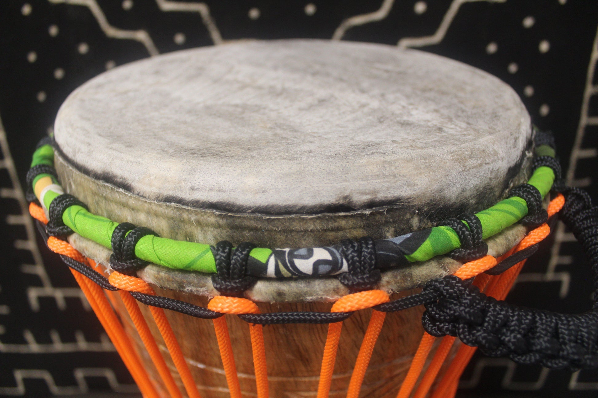 Tweneboa Djembe – Orange – Ghana – D 25 cm – H 50 cm (Product ID: LM-21809)
