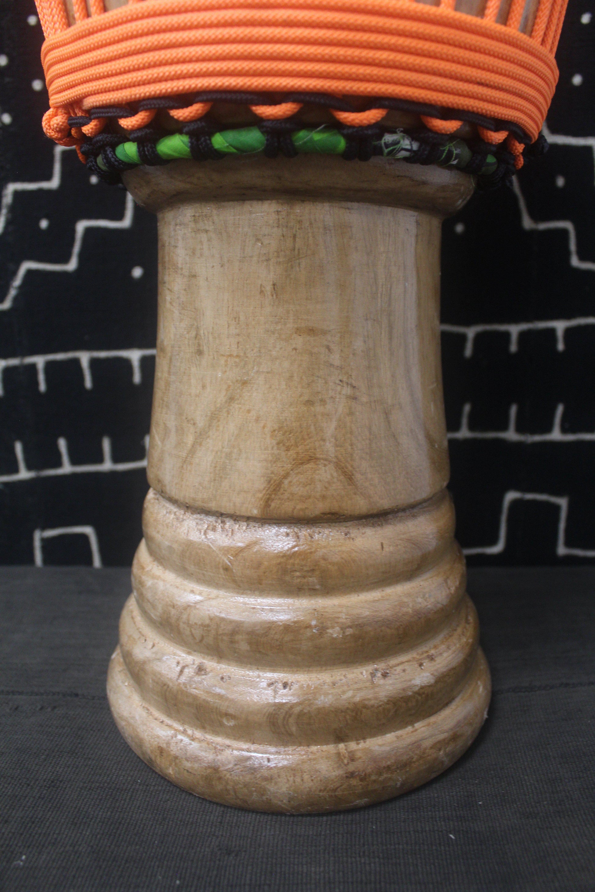 Tweneboa Djembe – Orange – Ghana – D 25 cm – H 53 cm (Product ID: LM-21811)
