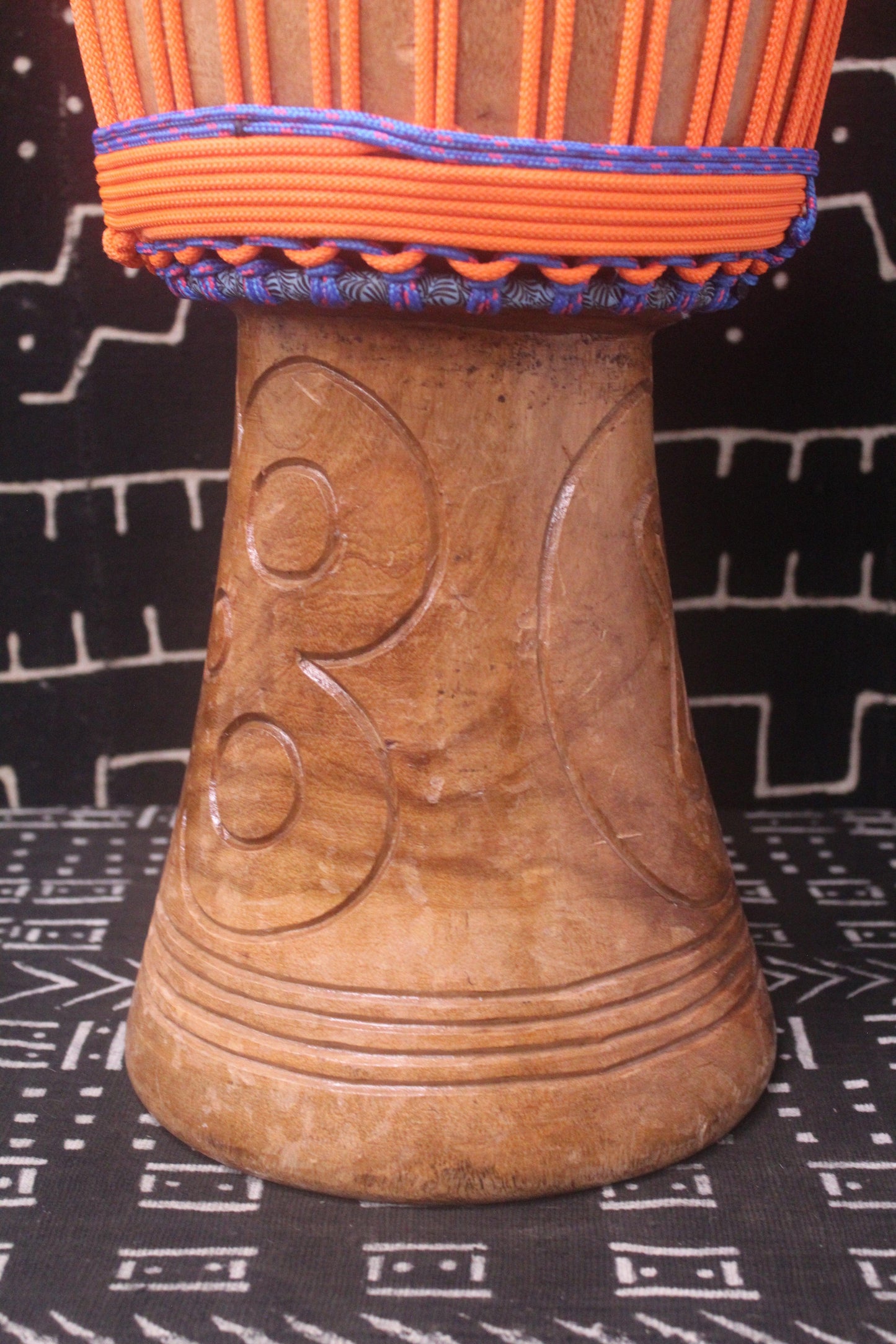Tweneboa Djembe – Orange – Ghana – D 27 cm – H 58 cm (Product ID: LM-22904)