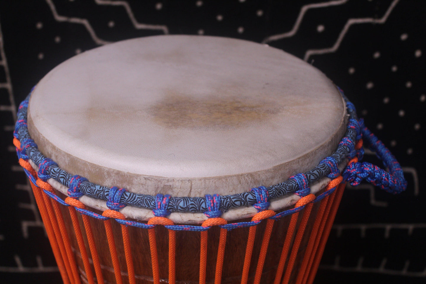 Tweneboa Djembe – Orange – Ghana – D 27 cm – H 58 cm (Product ID: LM-22904)