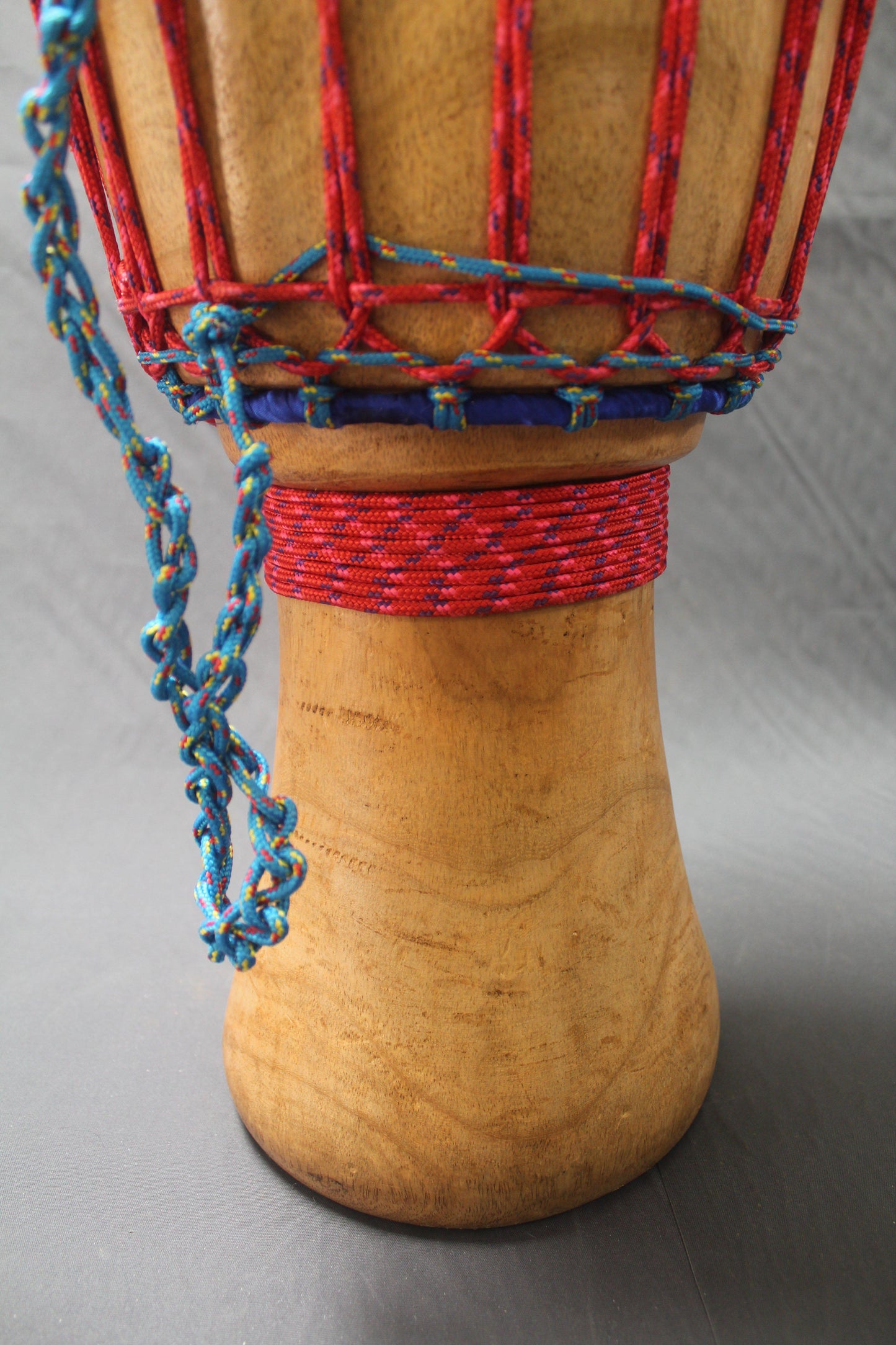Tweneboa Djembe – Red – Ghana – D 27 cm – H 54.5 cm (Product ID: LM-191108)