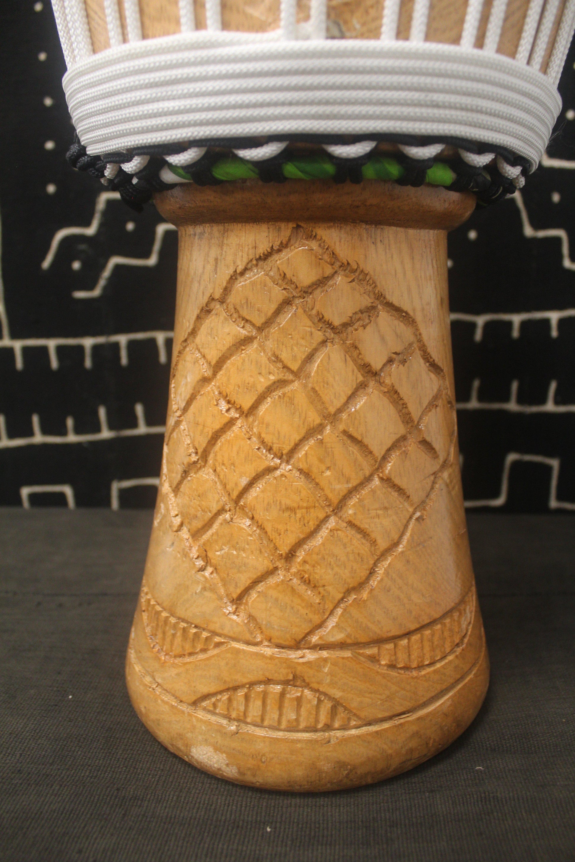 Tweneboa Djembe – White – Ghana – D 25 cm – H 51 cm (Product ID: LM-21804)