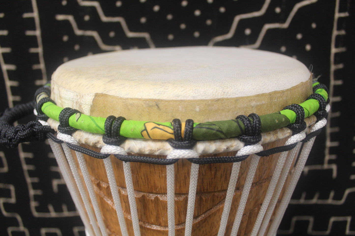 Tweneboa Djembe – White – Ghana – D 25 cm – H 51 cm (Product ID: LM-21804)