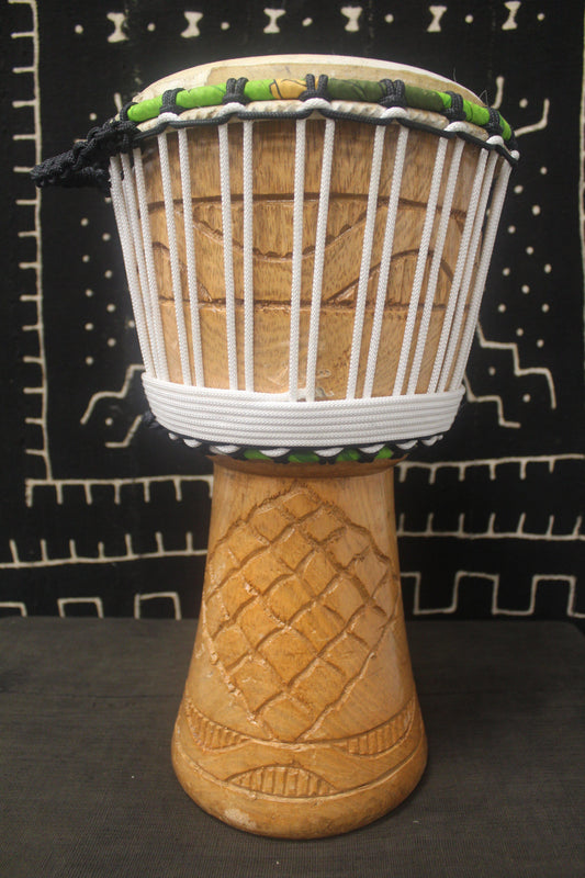 Tweneboa Djembe – White – Ghana – D 25 cm – H 51 cm (Product ID: LM-21804)