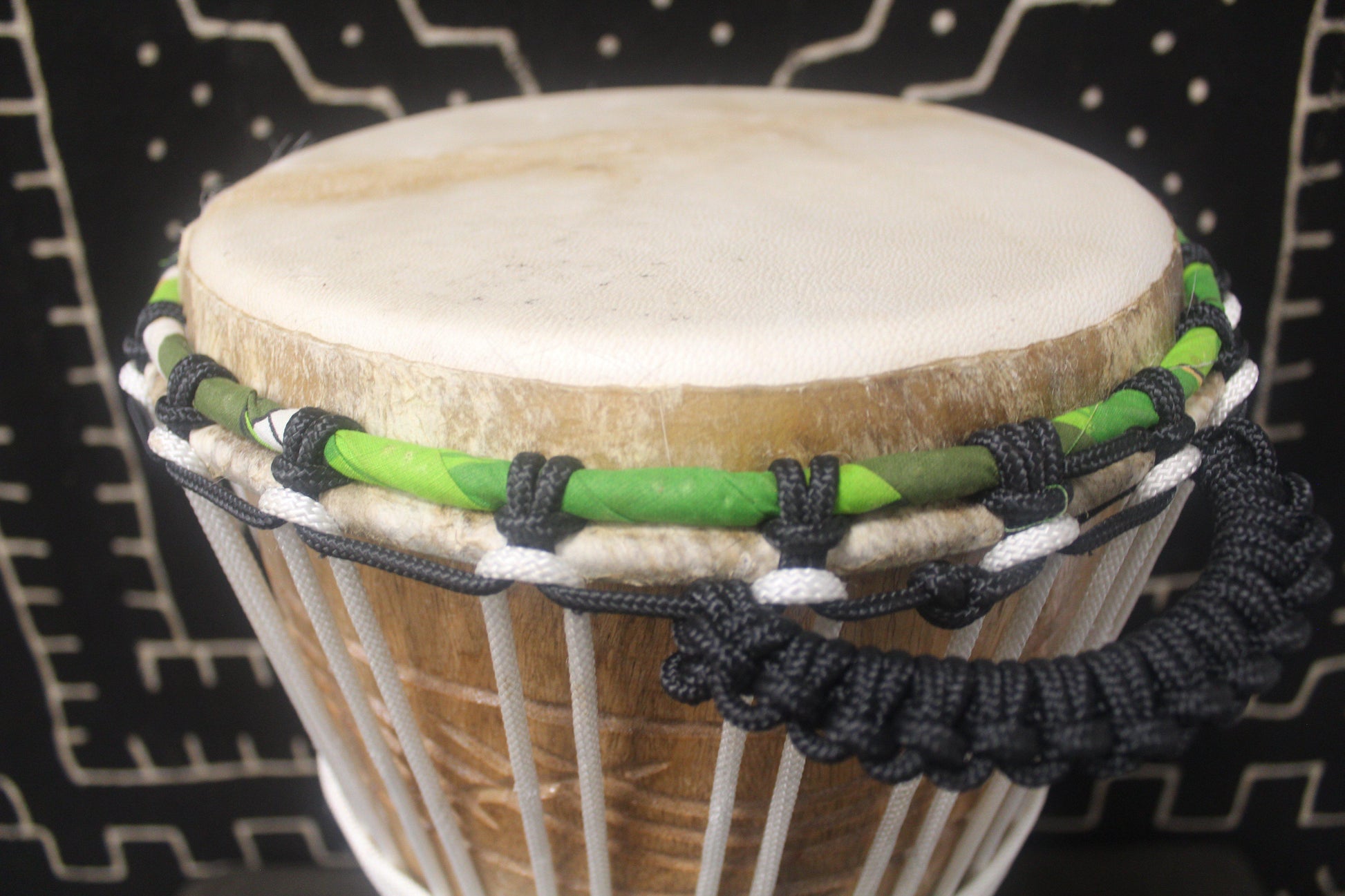 Tweneboa Djembe – White – Ghana – D 25.5 cm – H 50.5 cm (Product ID: LM-21807)