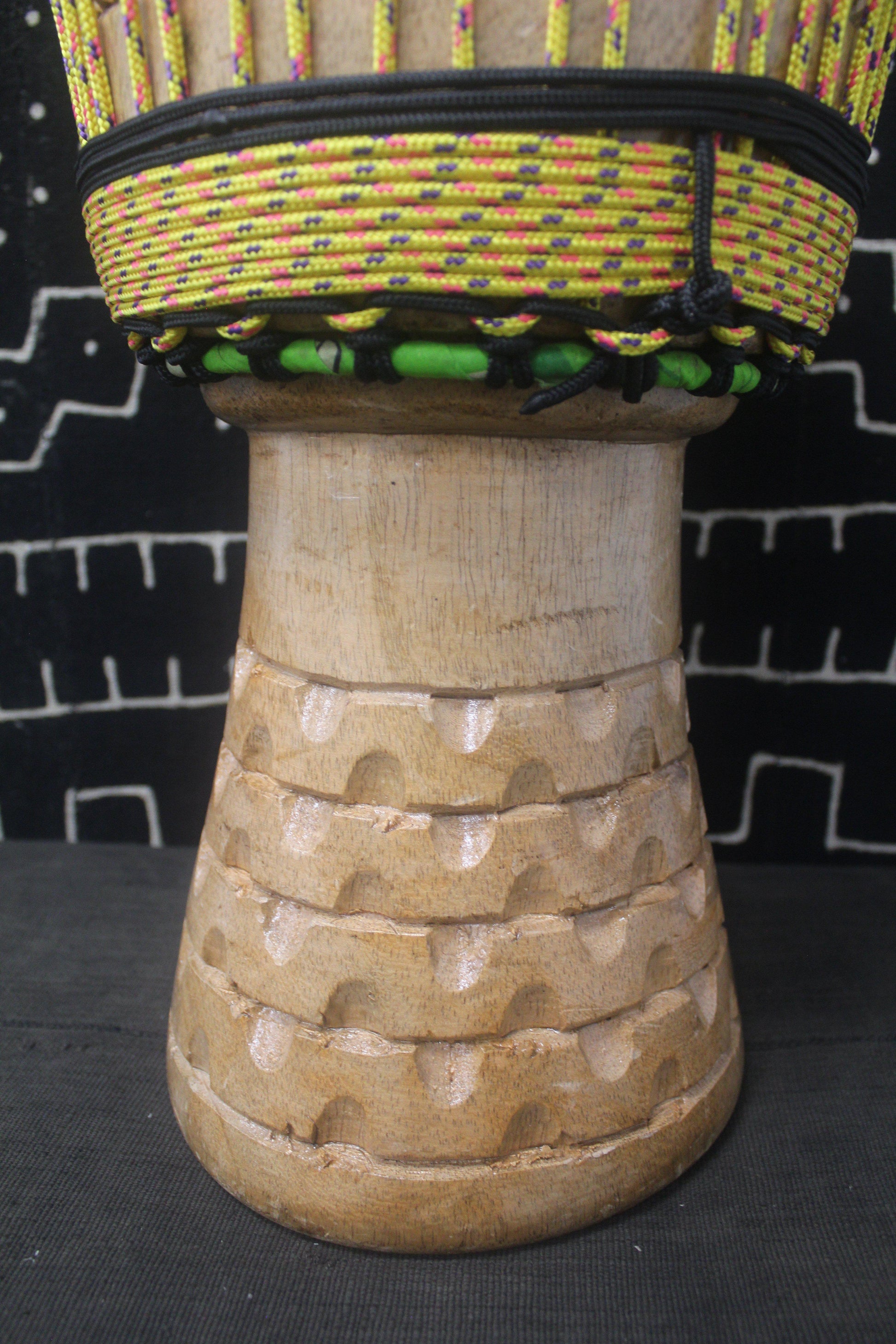 Tweneboa Djembe – Yellow – Ghana – D 25 cm – H 50.5 cm (Product ID: LM-21812)