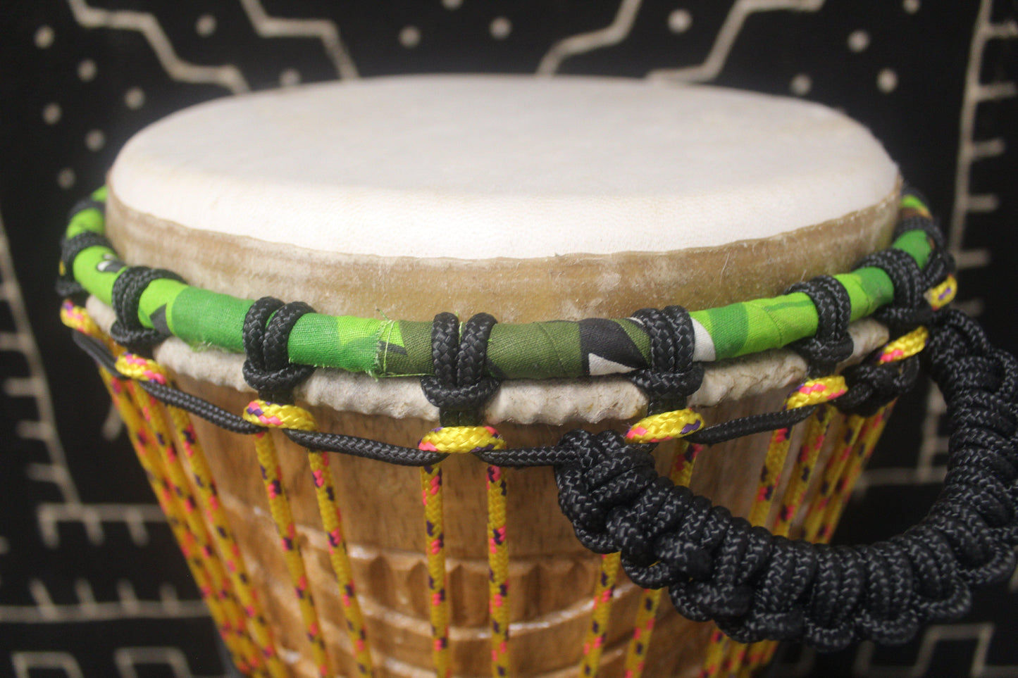 Tweneboa Djembe – Yellow – Ghana – D 25 cm – H 50.5 cm (Product ID: LM-21812)