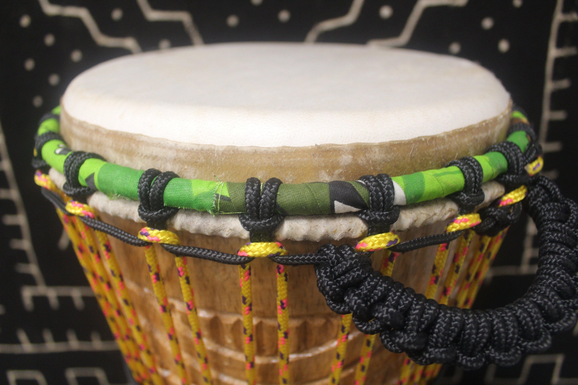 Tweneboa Djembe – Yellow – Ghana – D 25 cm – H 50.5 cm (Product ID: LM-21812)