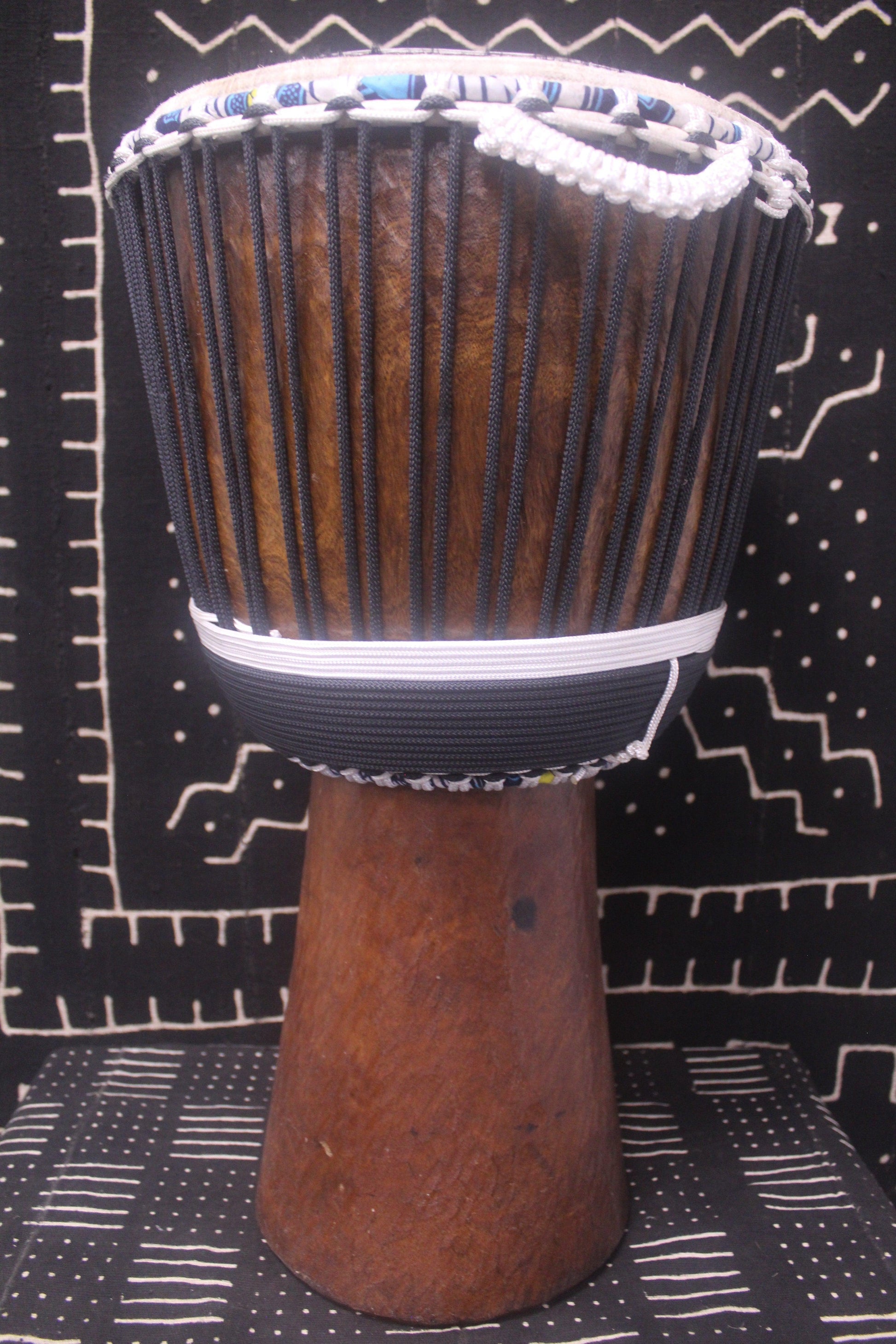Guéni Djembe - Black - Mali - D 34 cm - H 63.5 cm (Product ID: MS-GU-238-07)