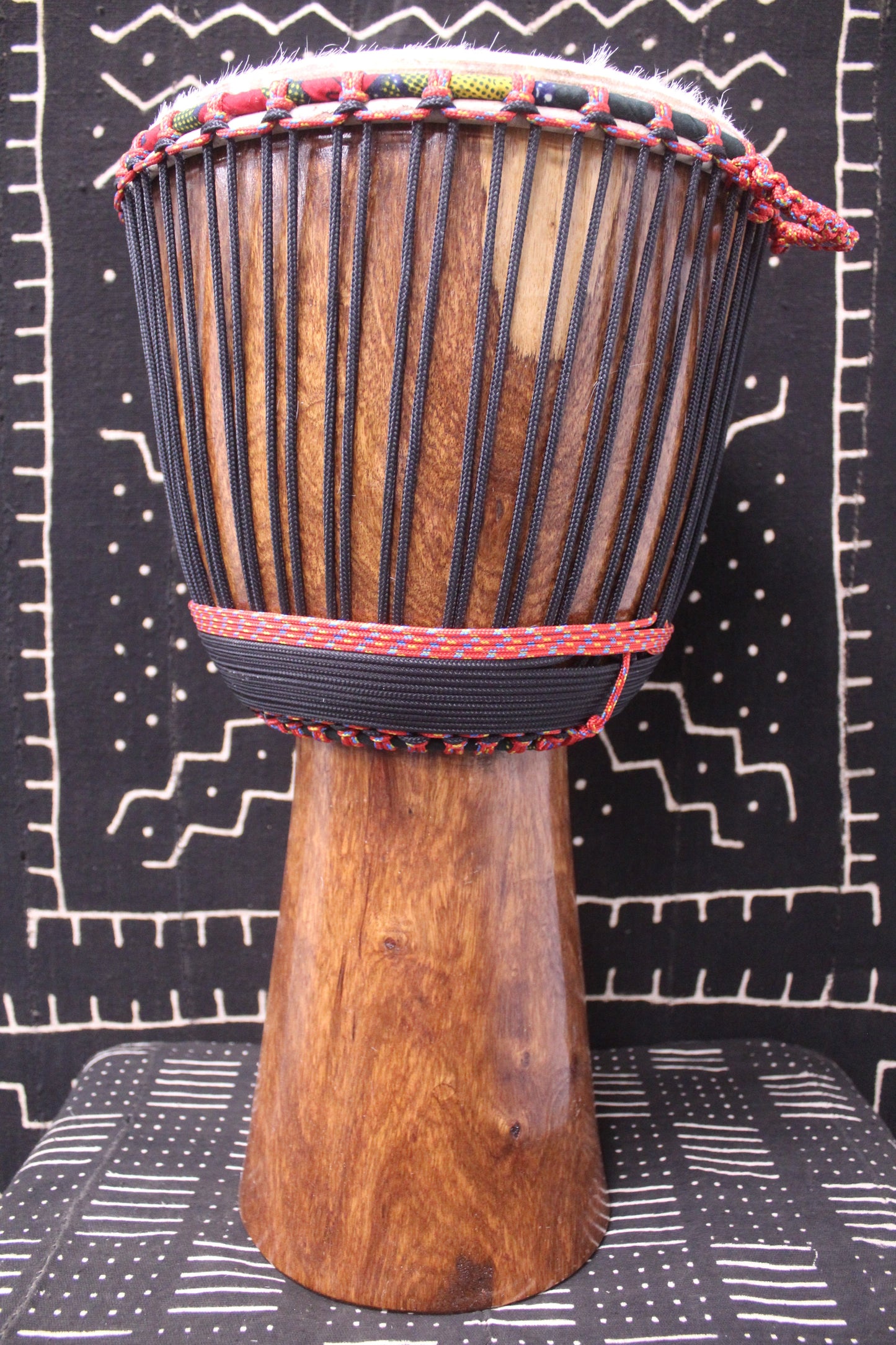 Guéni Djembe - Black - Mali - D 34.5 cm - H 64 cm (Product ID: MS-GU-246-04)