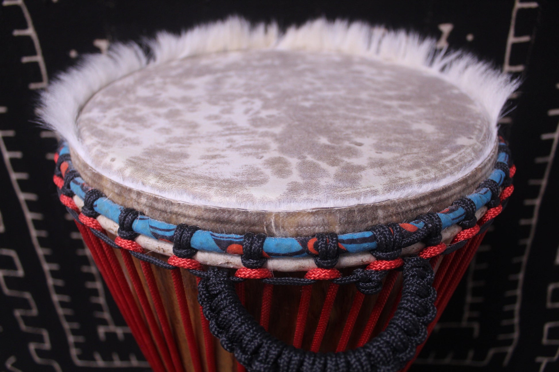 Guéni Djembe - Red - Mali - D 32 cm - H 64 cm (Product ID: MS-GU-246-03)