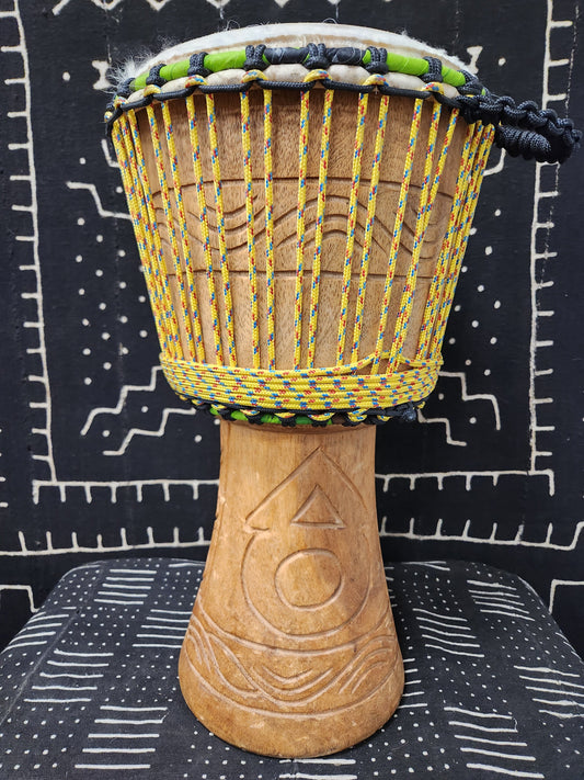 Tweneboa Djembe – Yellow – Ghana – D 27 cm – H 55 cm (Product ID: LM-24507)