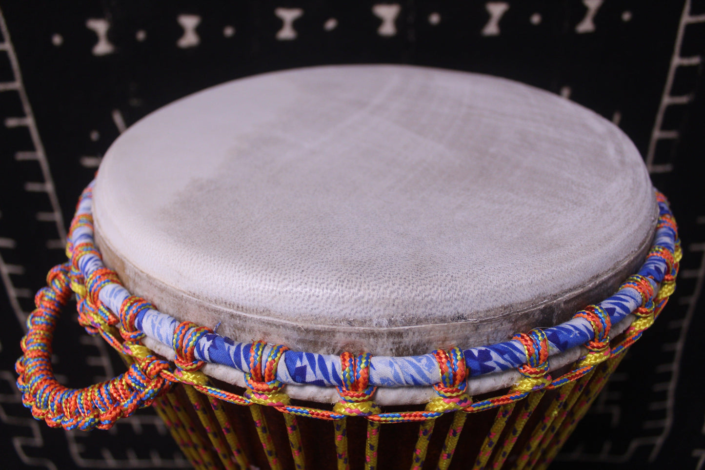 Tweneboa Djembe - Yellow - Ghana - D 31 cm - H 61 cm (Product ID: MS-TW-246-11)