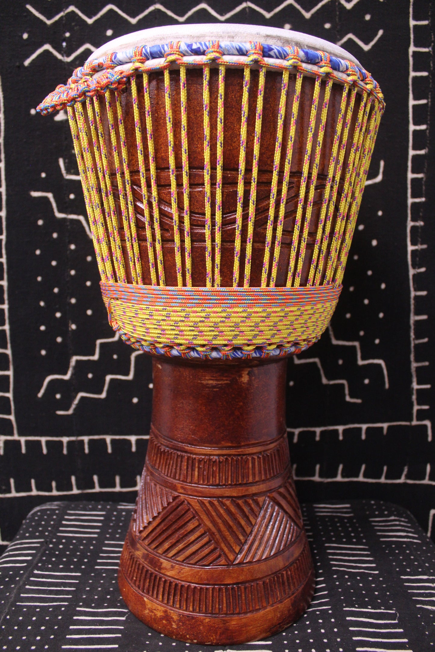 Tweneboa Djembe - Yellow - Ghana - D 31 cm - H 61 cm (Product ID: MS-TW-246-11)