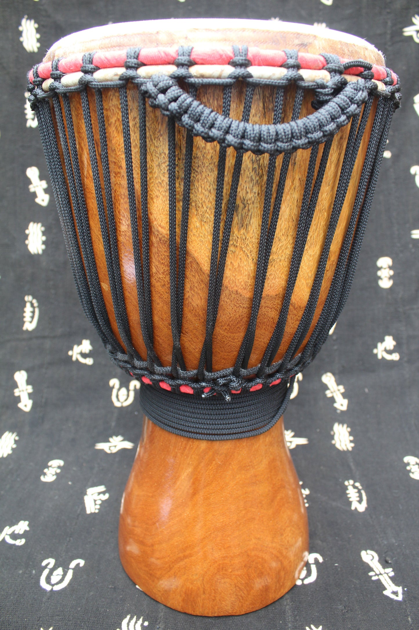 Dugura Djembe – Black – Mali – D 29 cm – H 55 cm (Product ID: MM-DU-189-12)
