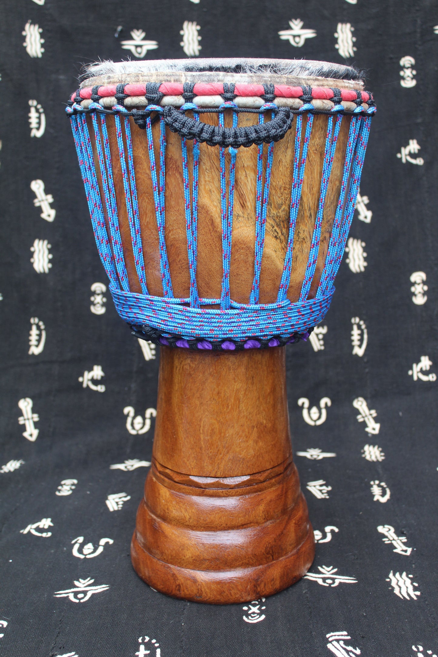 Dugura Djembe – Blue – Mali – D 28 cm – H 56 cm (Product ID: MM-DU-189-01)