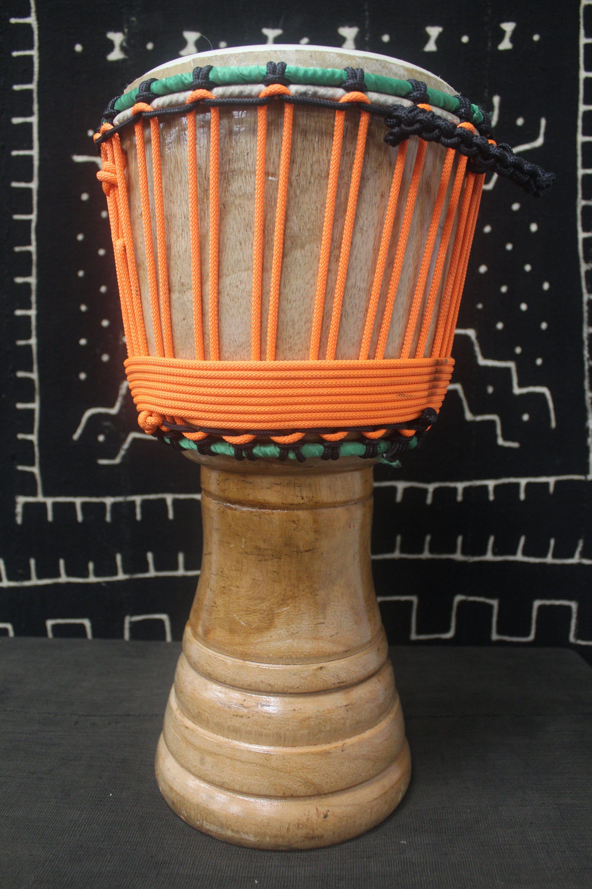 Tweneboa Djembe – Orange – Ghana – D 24 cm – H 52 cm (Product ID: LM-21806)
