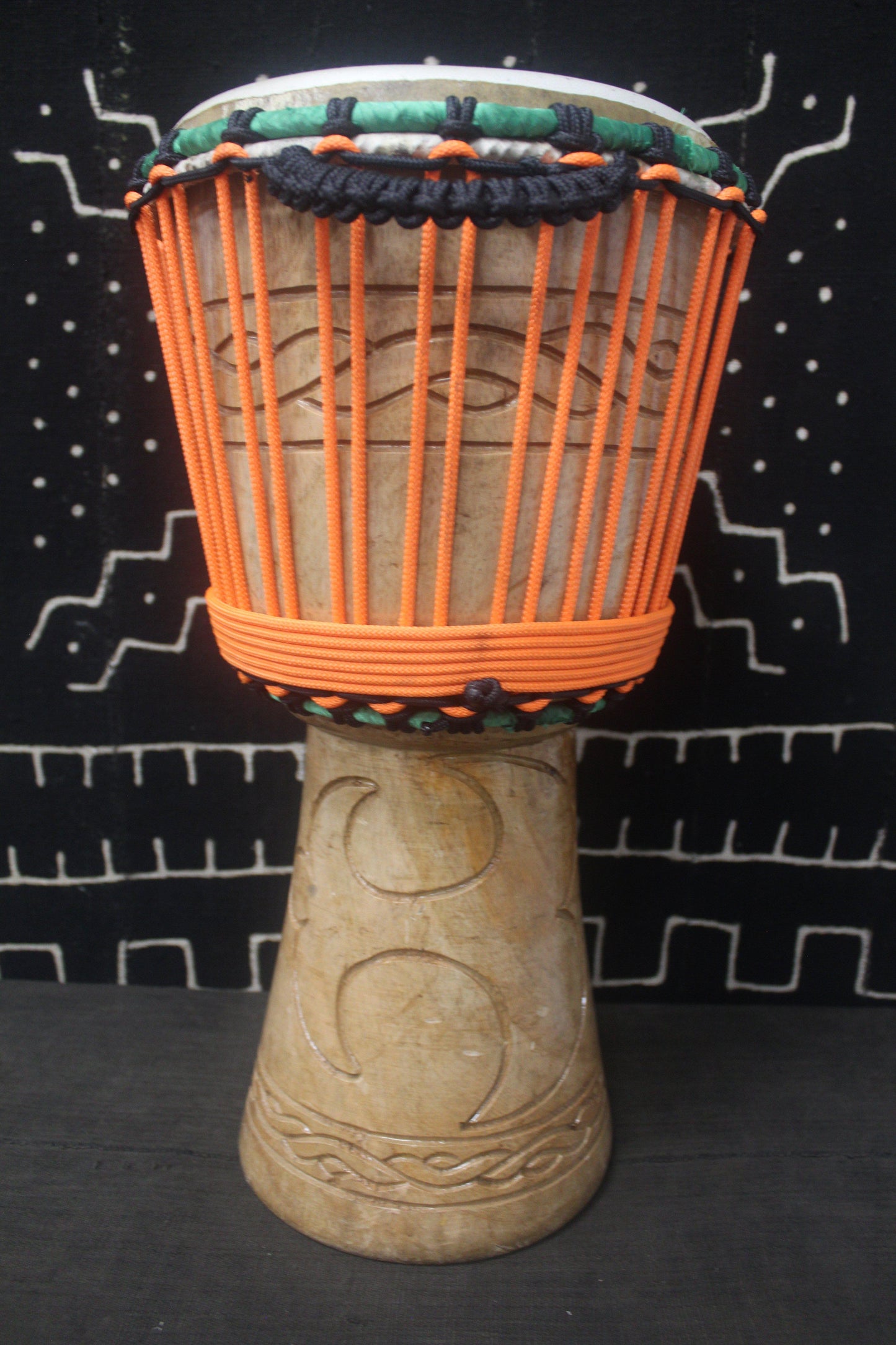 Tweneboa Djembe – Orange – Ghana – D 25 cm – H 52 cm (Product ID: LM-21810)